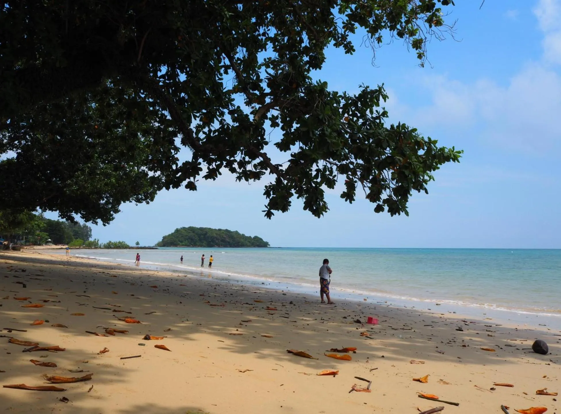 People in Isle Beach Resort Krabi-SHA