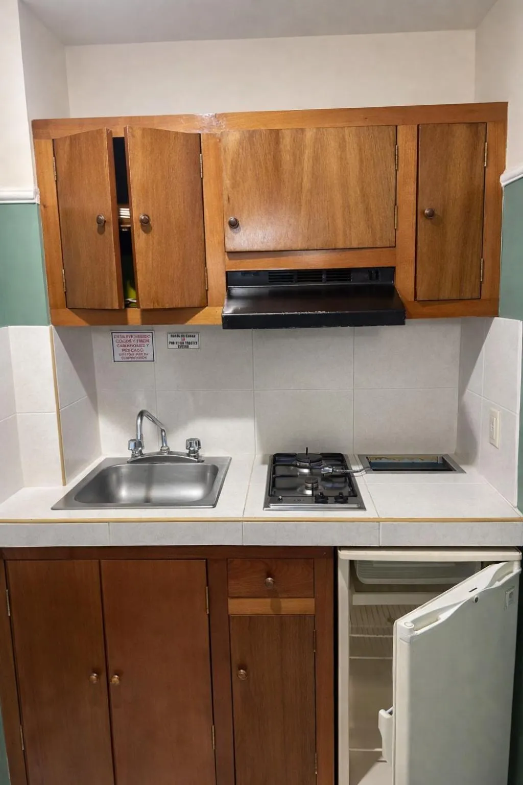 Kitchen or kitchenette in Blue Pacific Suites