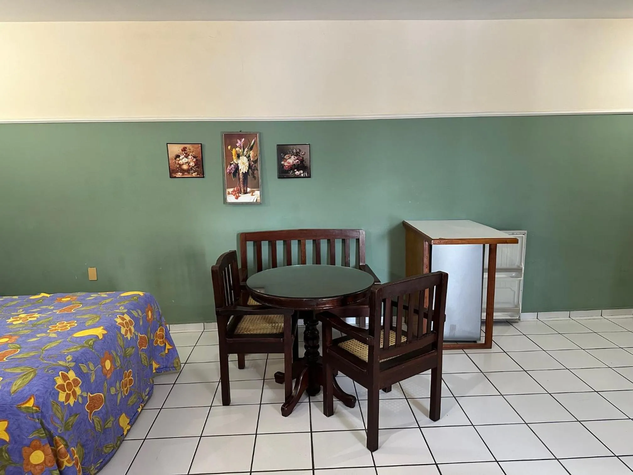 Dining area in Blue Pacific Suites