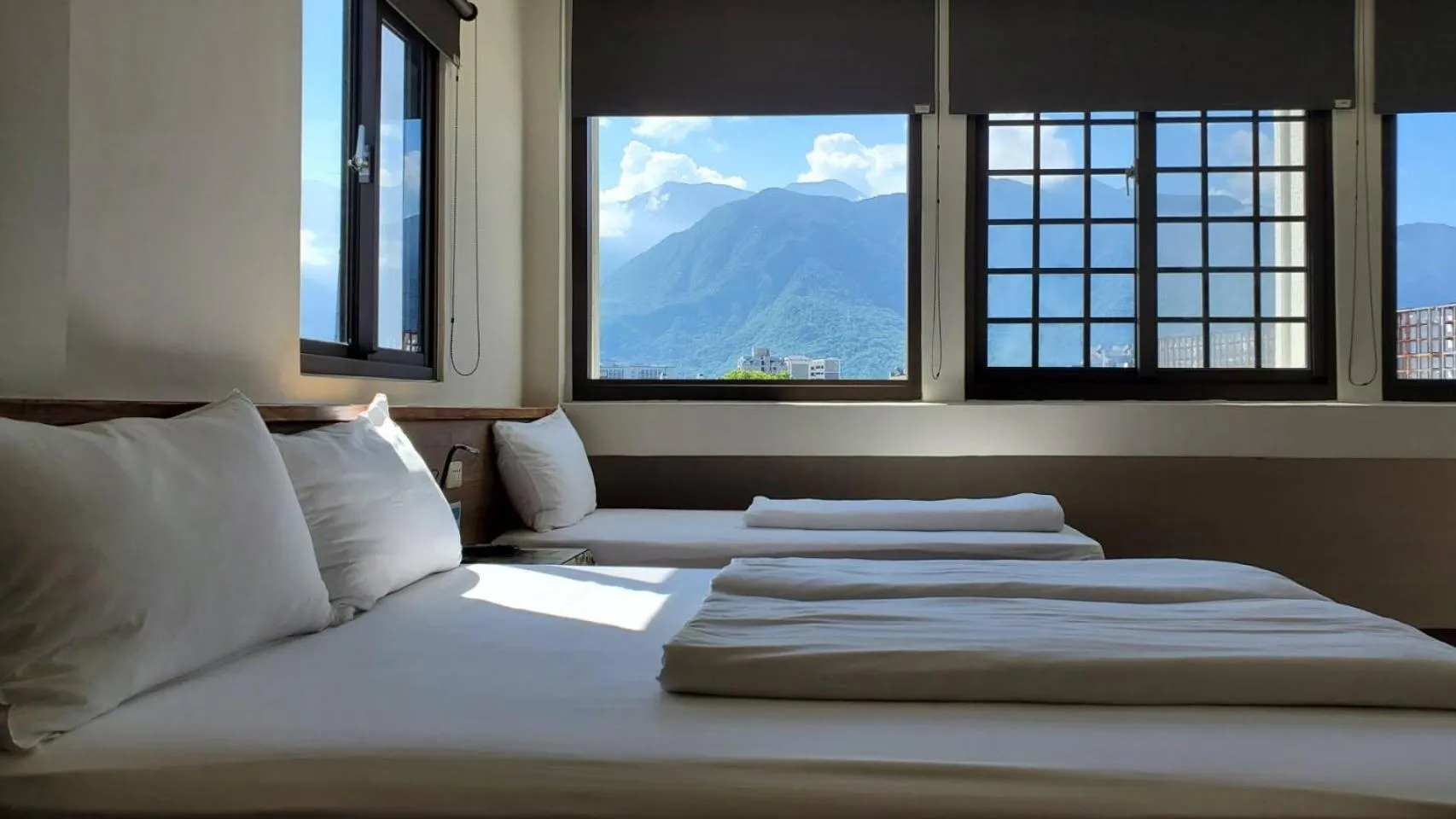 Mountain view, Bed in Mini Voyage Hostel