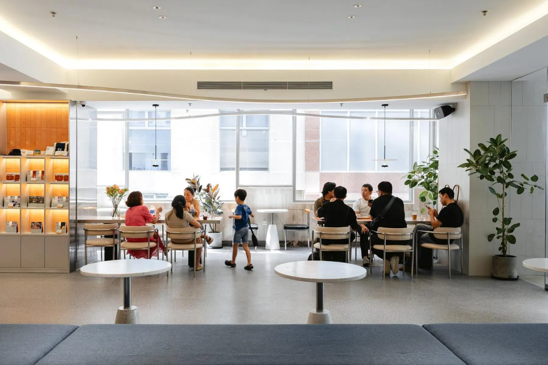 concierge in M Village Hotel Tao Đàn Park