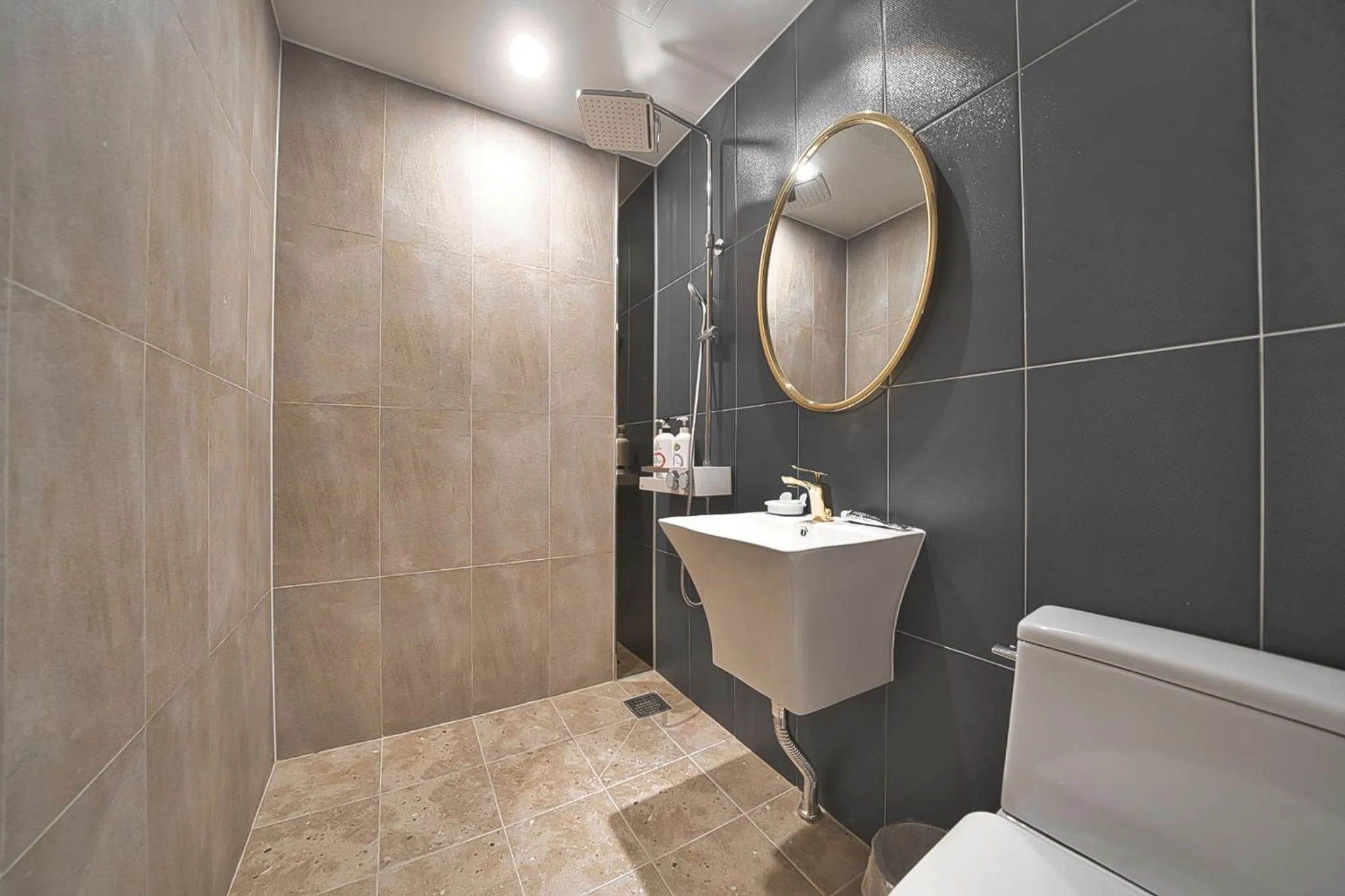 Shower in One Stay Hotel