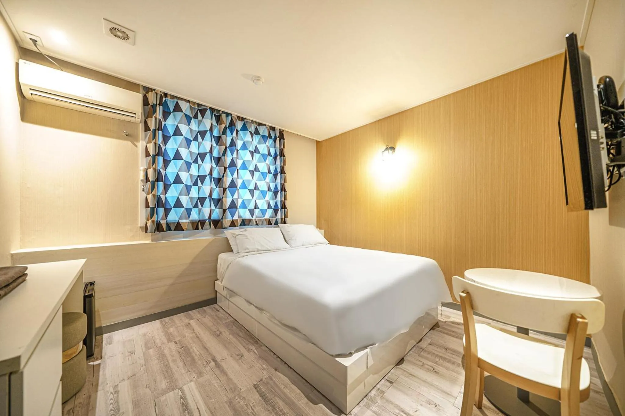 Bed in One Stay Hotel