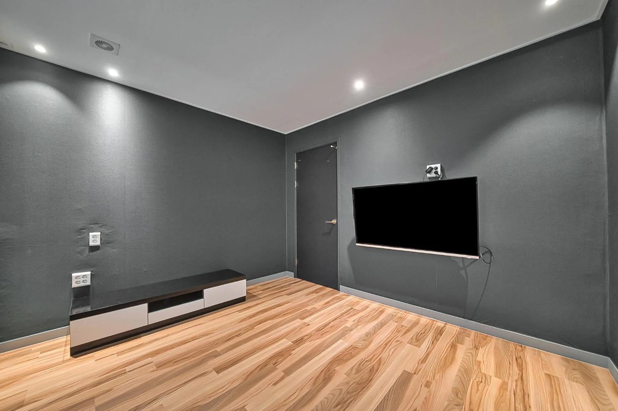 TV and multimedia in One Stay Hotel