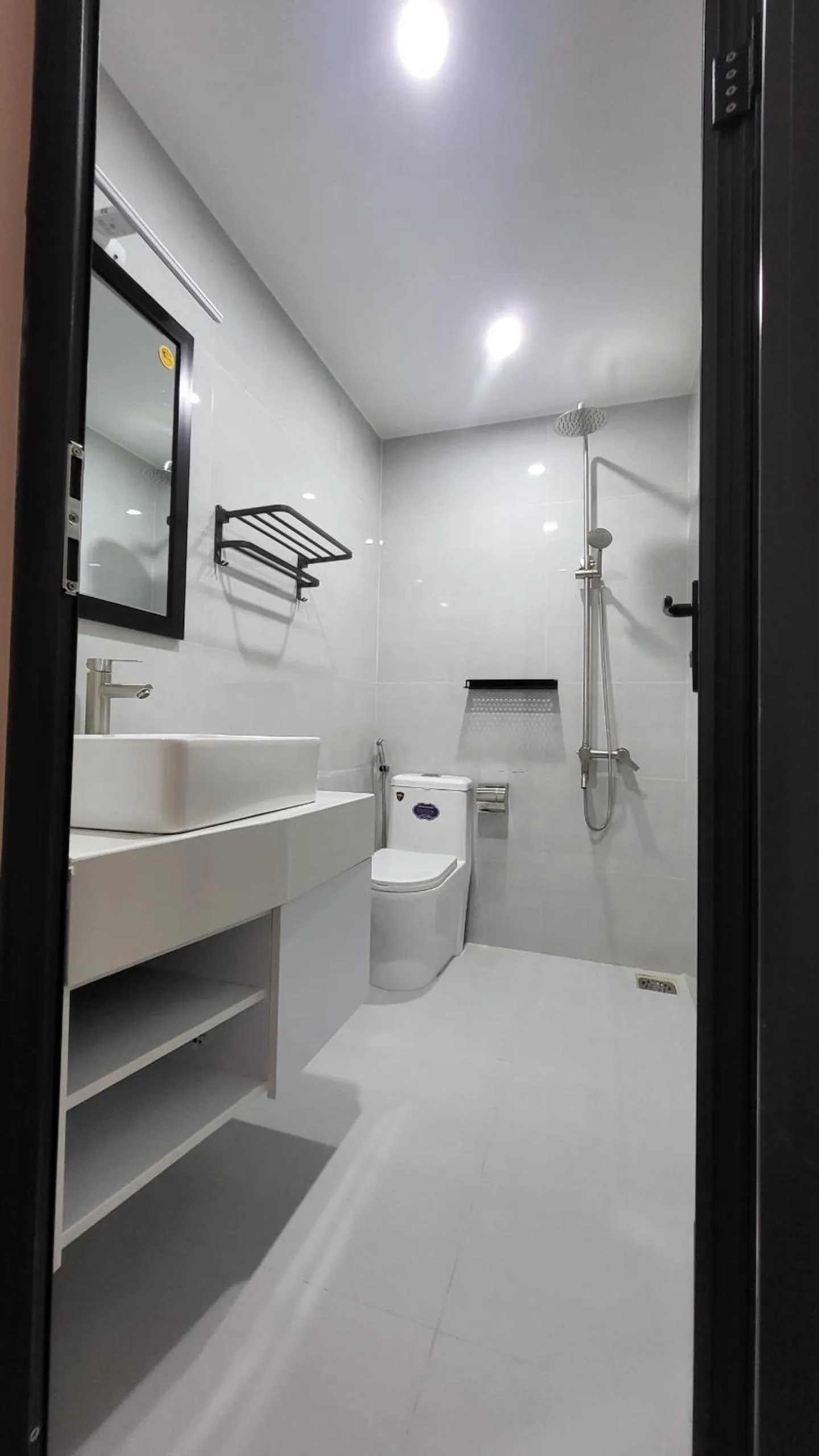 Toilet in Flower Home KHE SANH 1