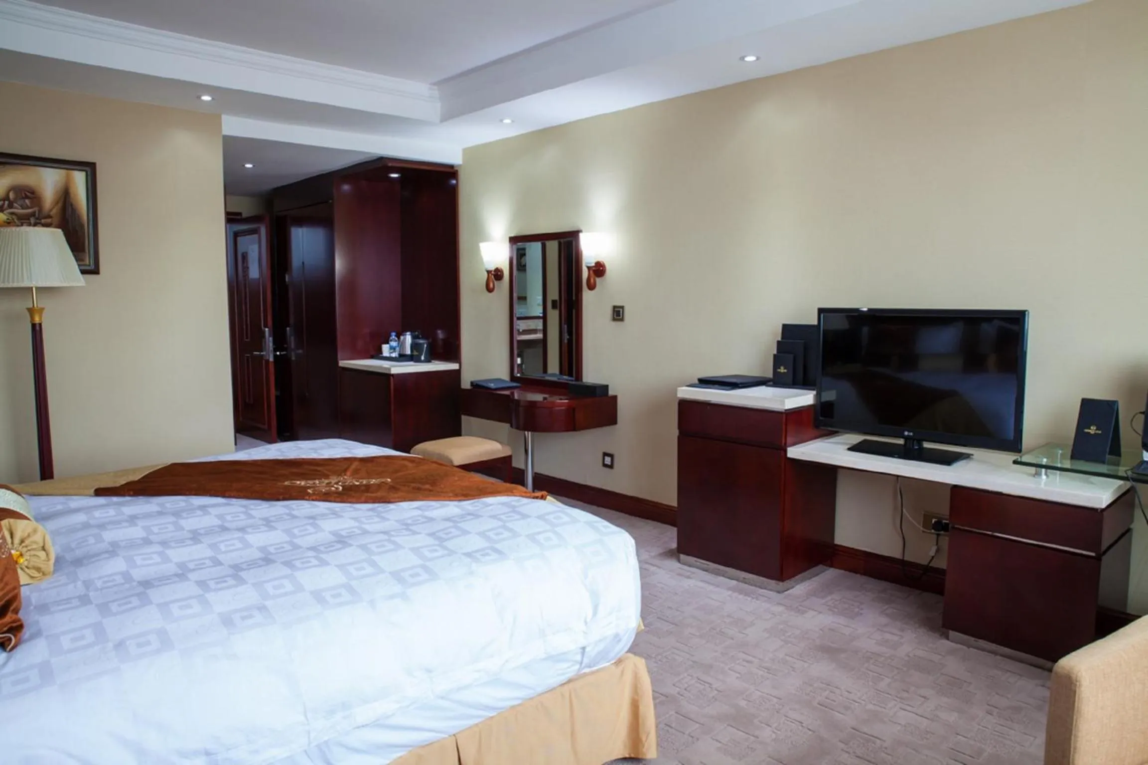 Bedroom, Bed in Grand Legacy Hotel