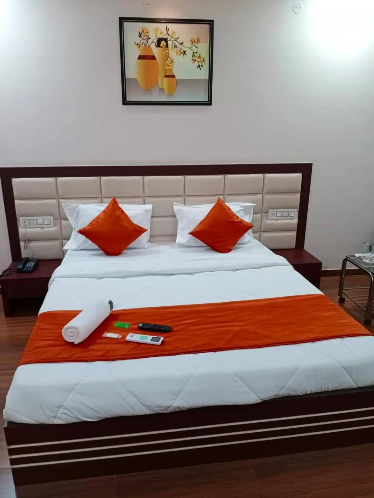 Bed in Hotel Raviraj Palace
