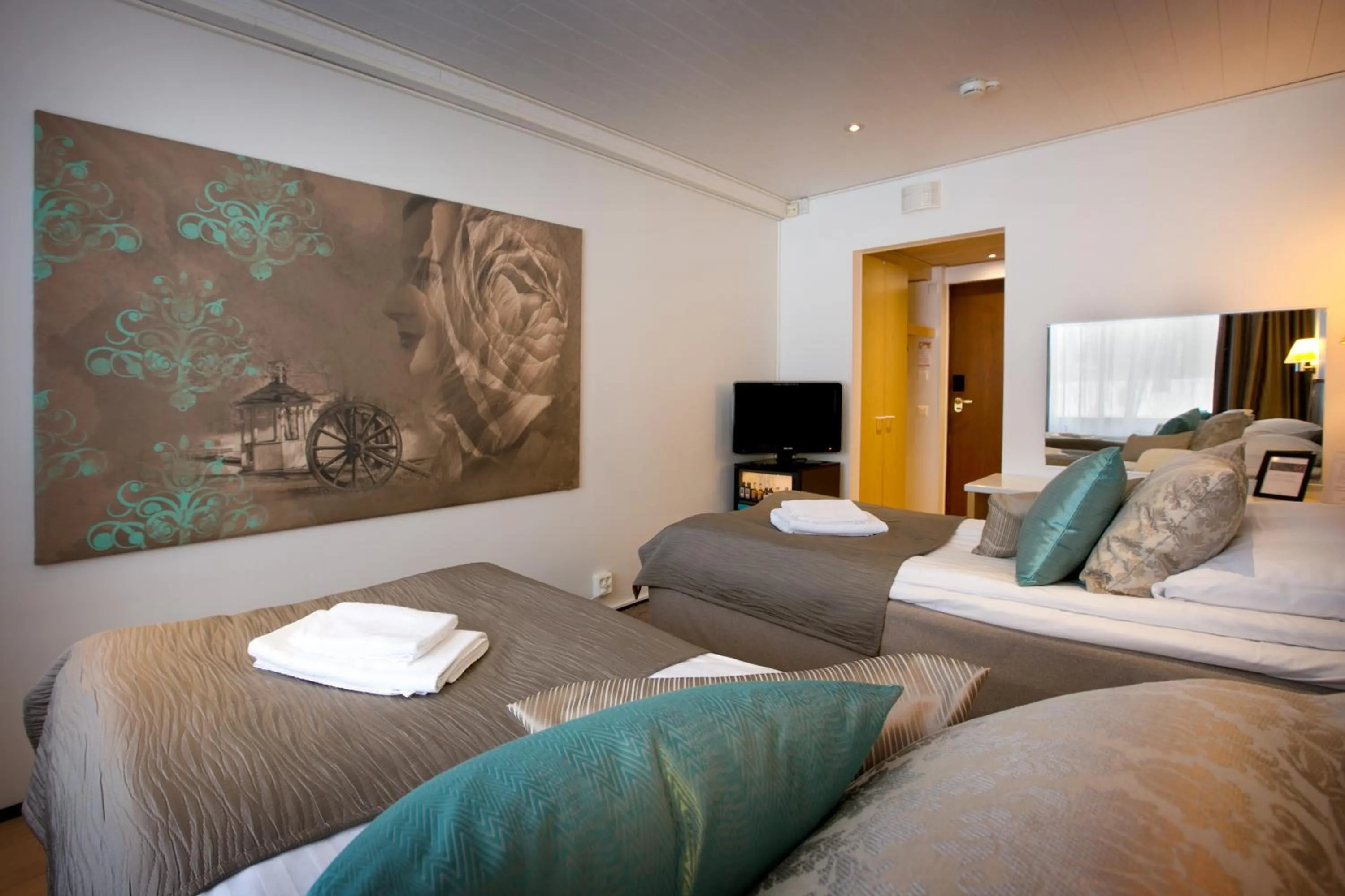 Photo of the whole room, Bed in Hotelli Gustavelund