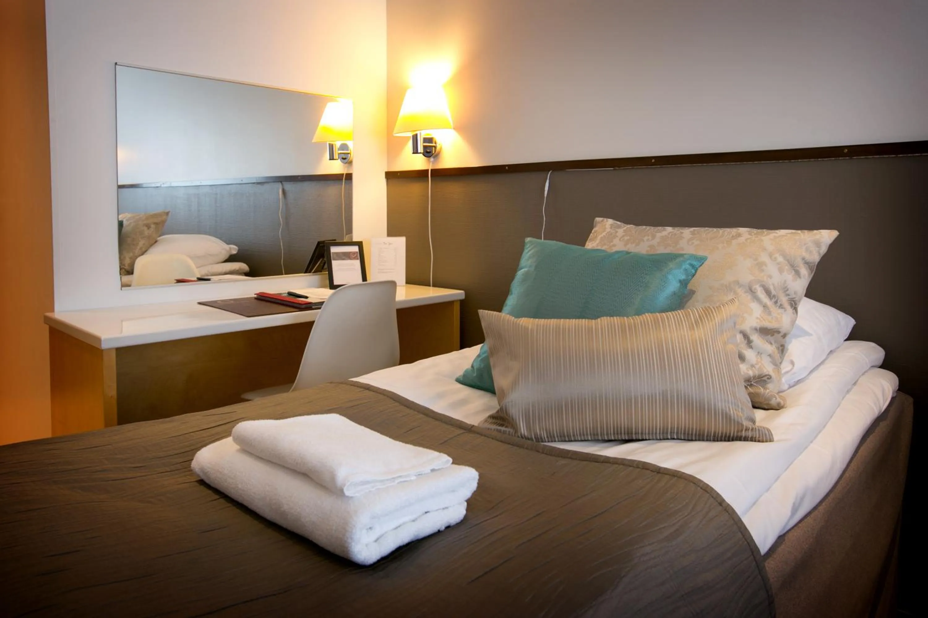 Photo of the whole room, Bed in Hotelli Gustavelund