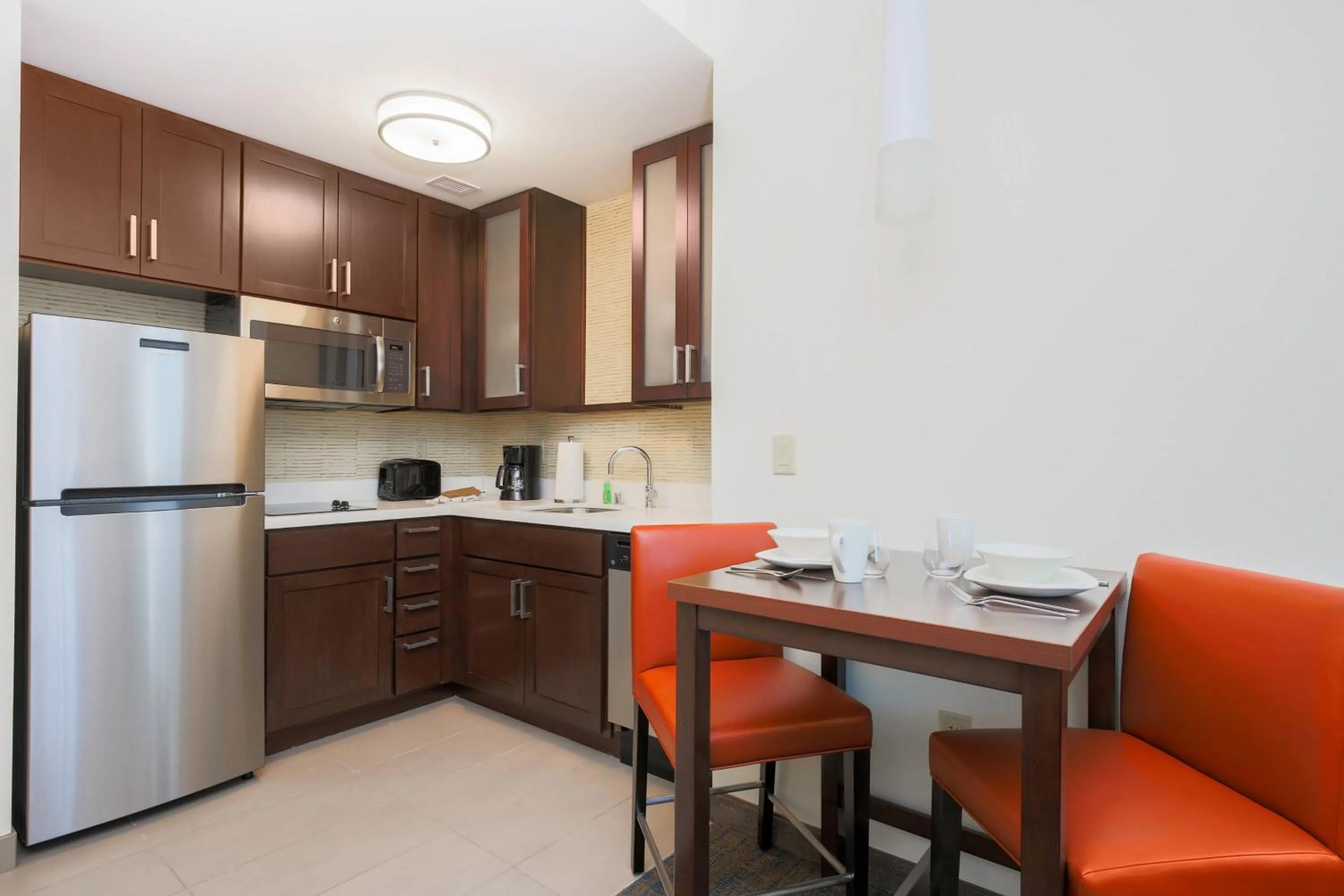 Kitchen or kitchenette in Residence Inn by Marriott San Jose Airport