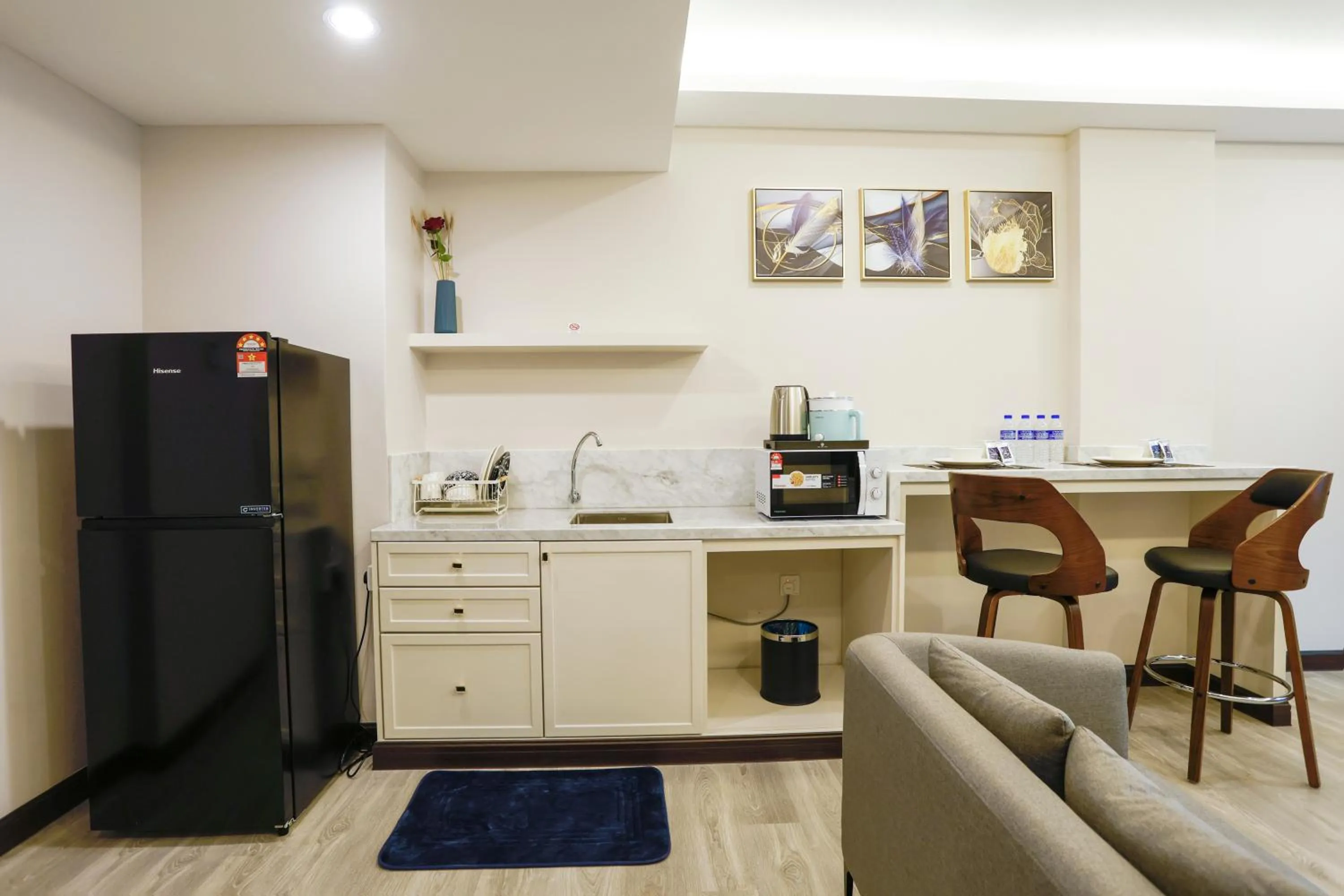 Kitchen or kitchenette in The Host Hotel