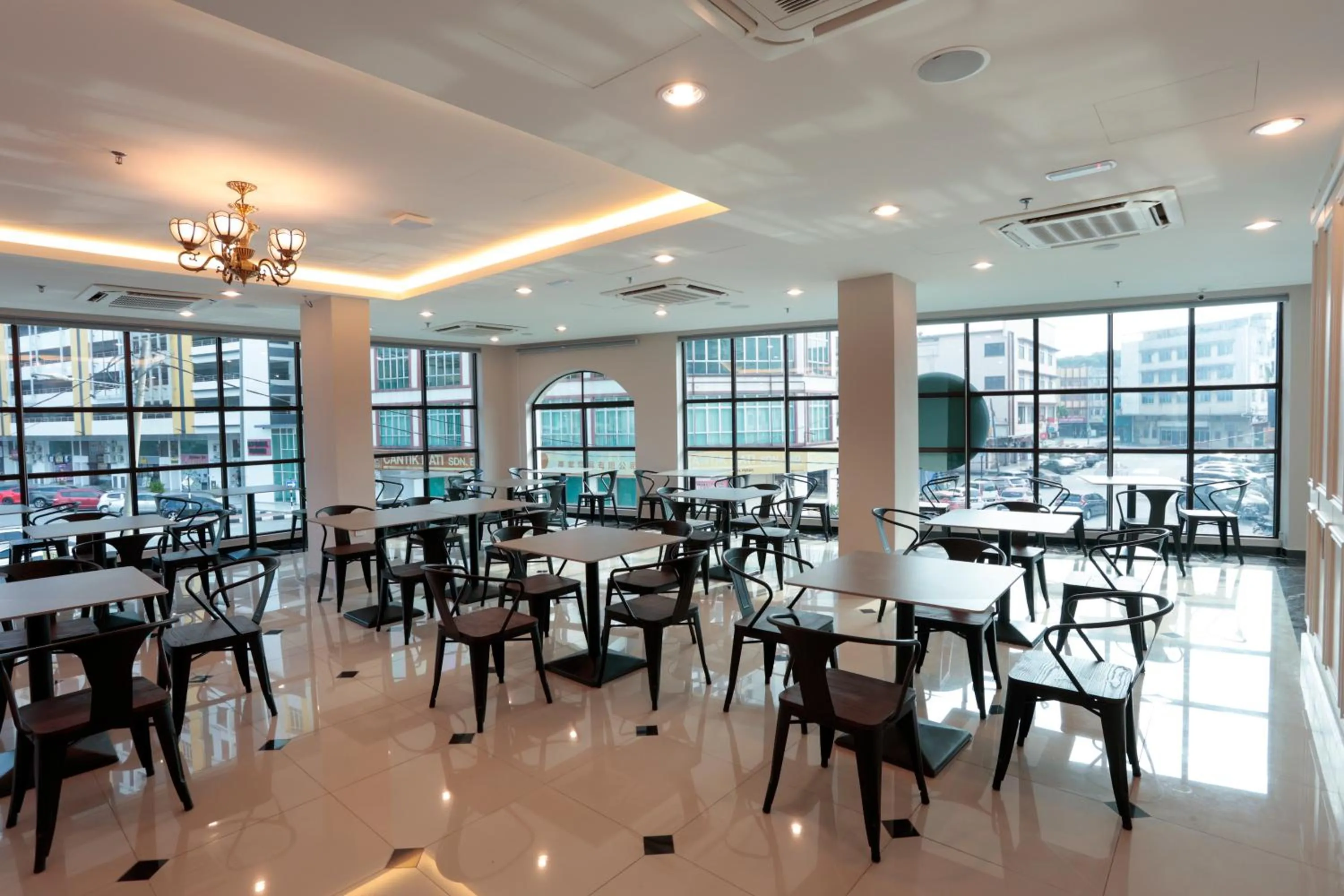 Restaurant/places to eat in The Host Hotel