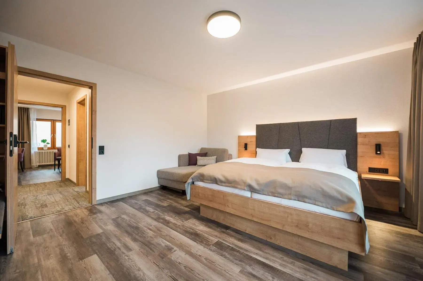 Family Room with Shared Bathroom in Hotel Goldener Engel Family Room with Shared Bathroom in Hotel Goldener Engel