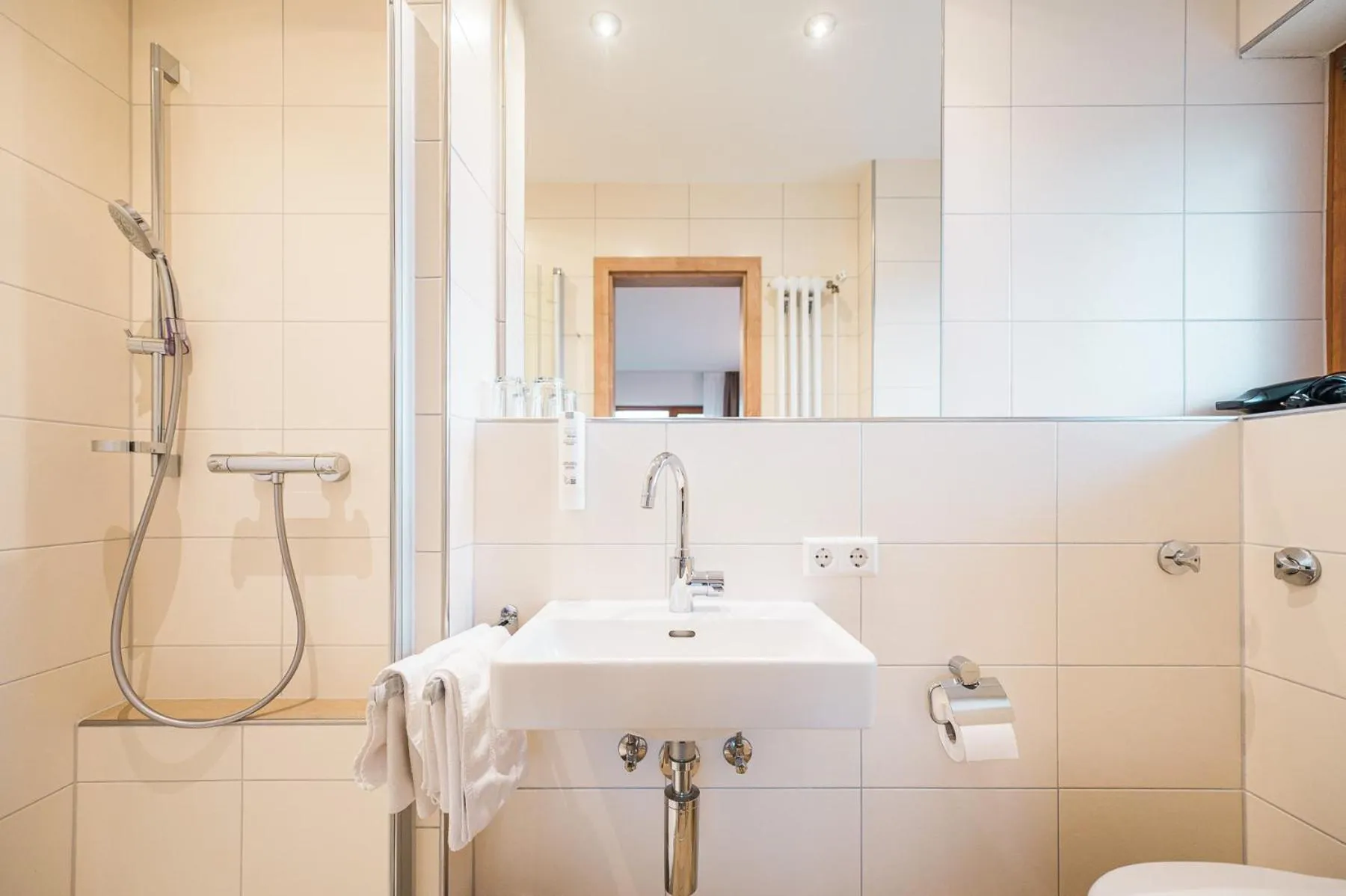 Shower in Hotel Goldener Engel