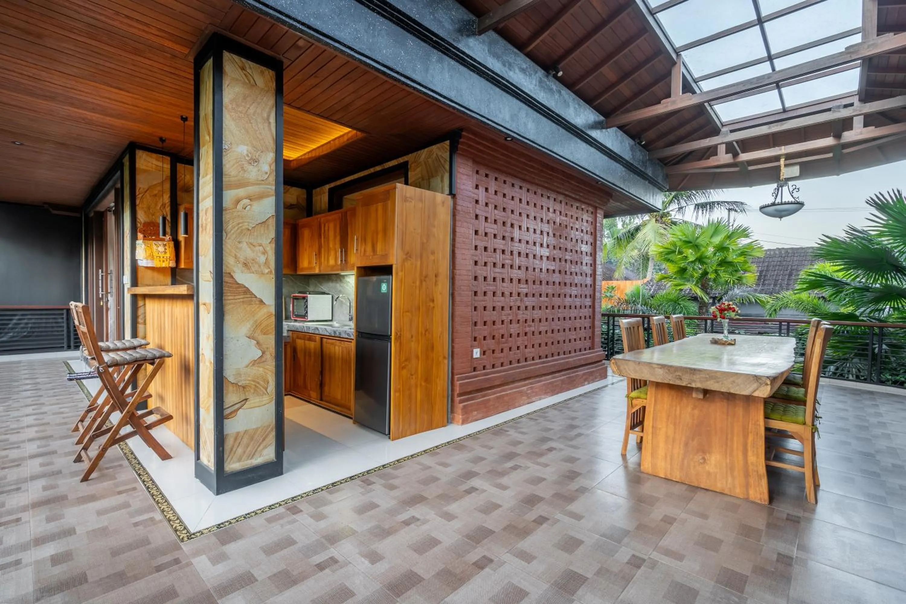 Kitchen or kitchenette in Maru Fortuna Villa by Moria