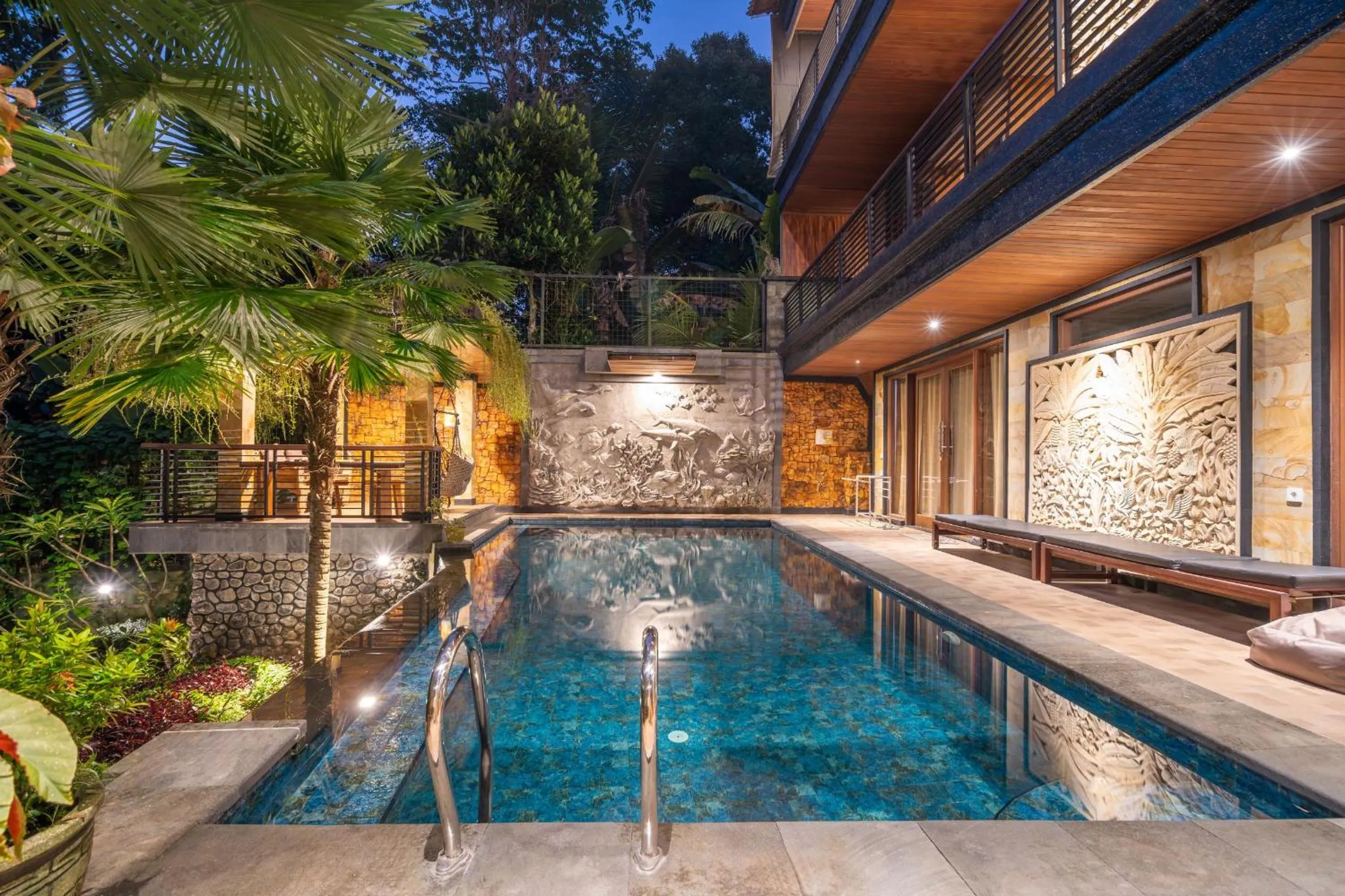 Swimming pool in Maru Fortuna Villa by Moria