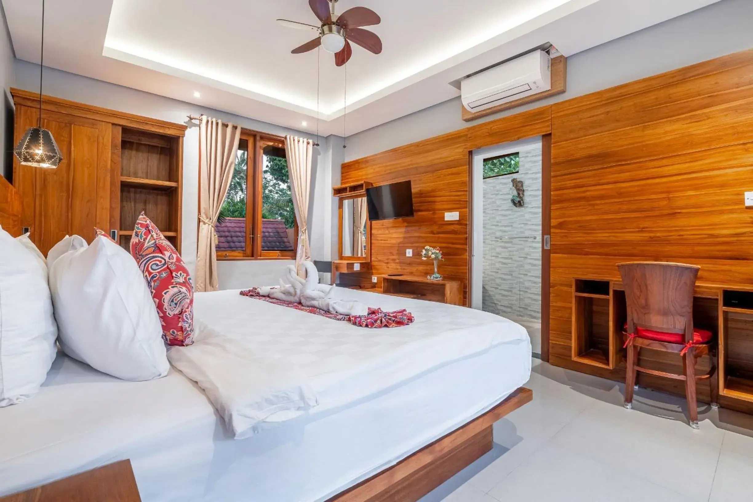 Deluxe Double Room with Bath in Maru Fortuna Villa by Moria Deluxe Double Room with Bath in Maru Fortuna Villa by Moria