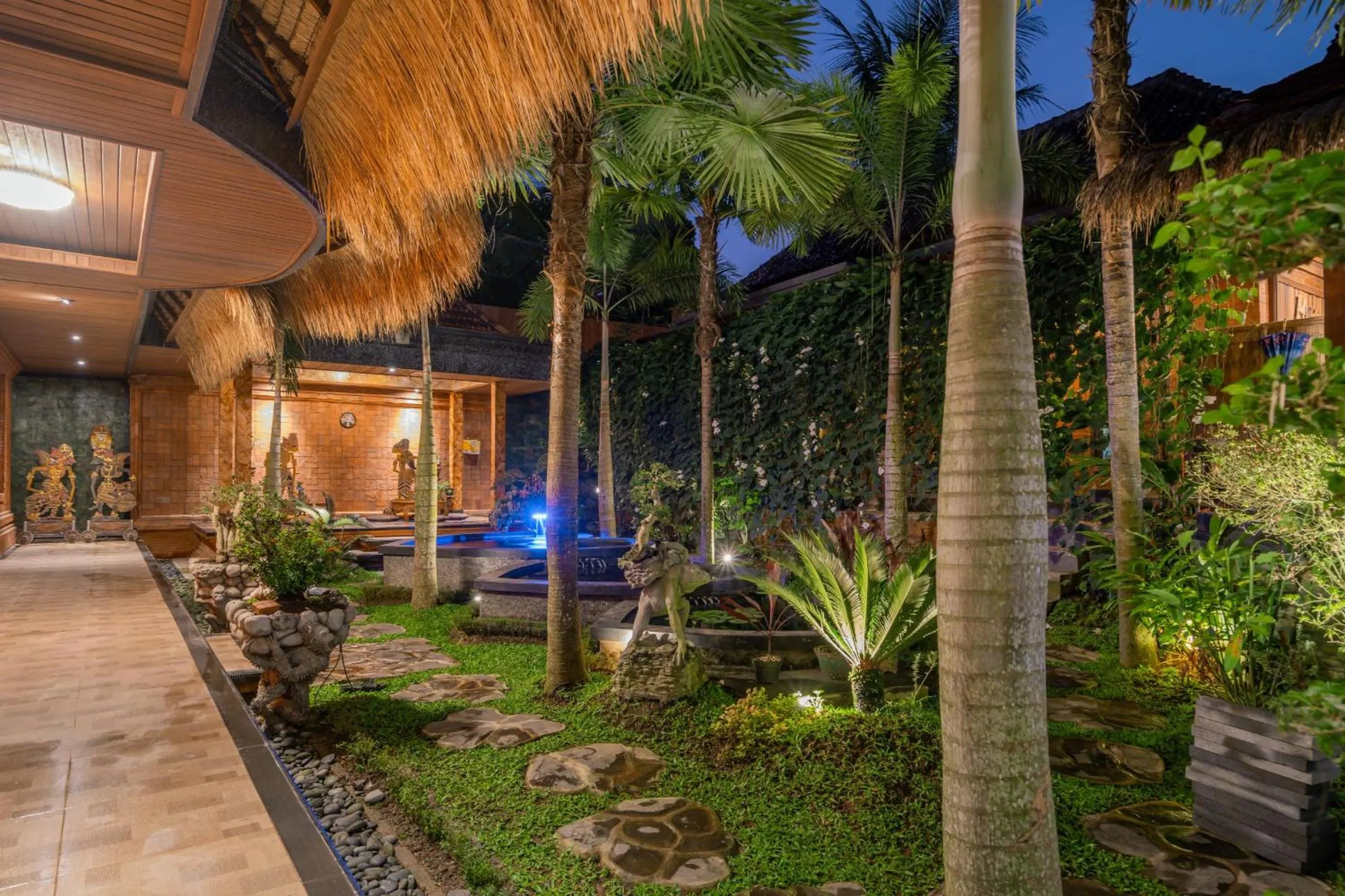 Garden in Maru Fortuna Villa by Moria