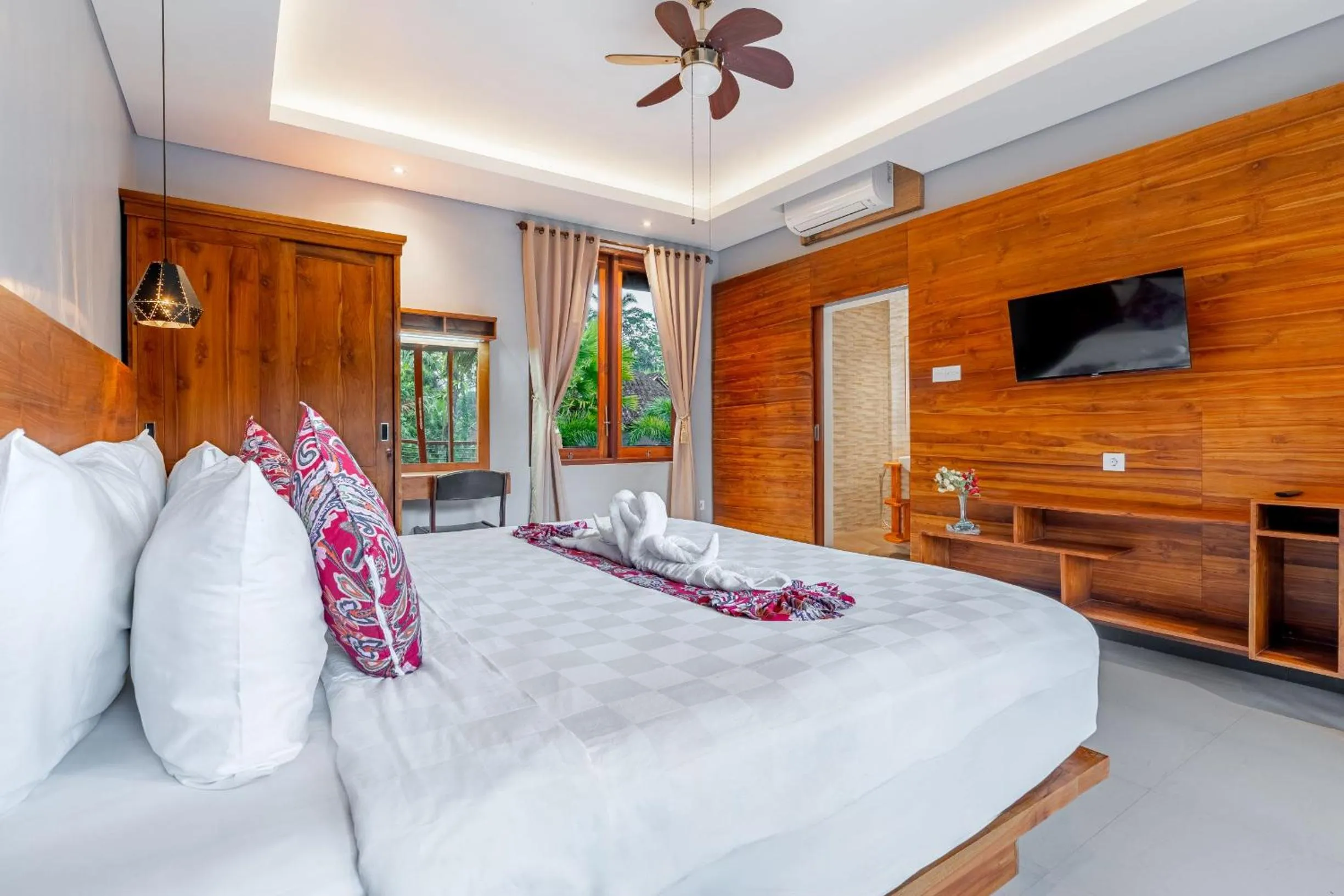 Bed in Maru Fortuna Villa by Moria