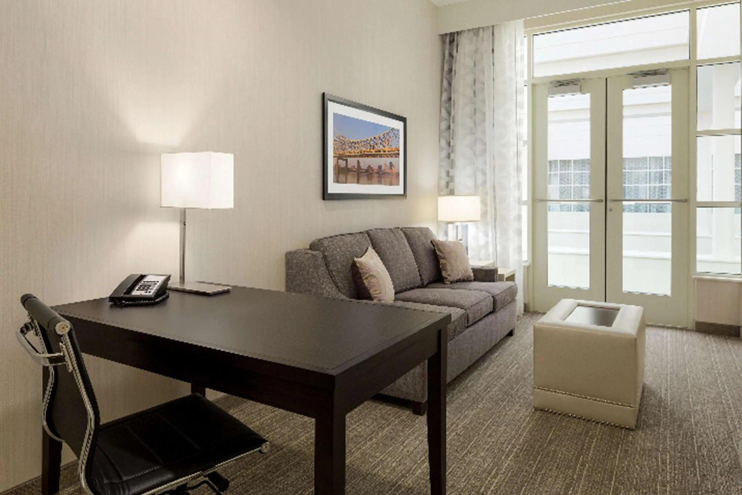 Bedroom in Embassy Suites Louisville Downtown