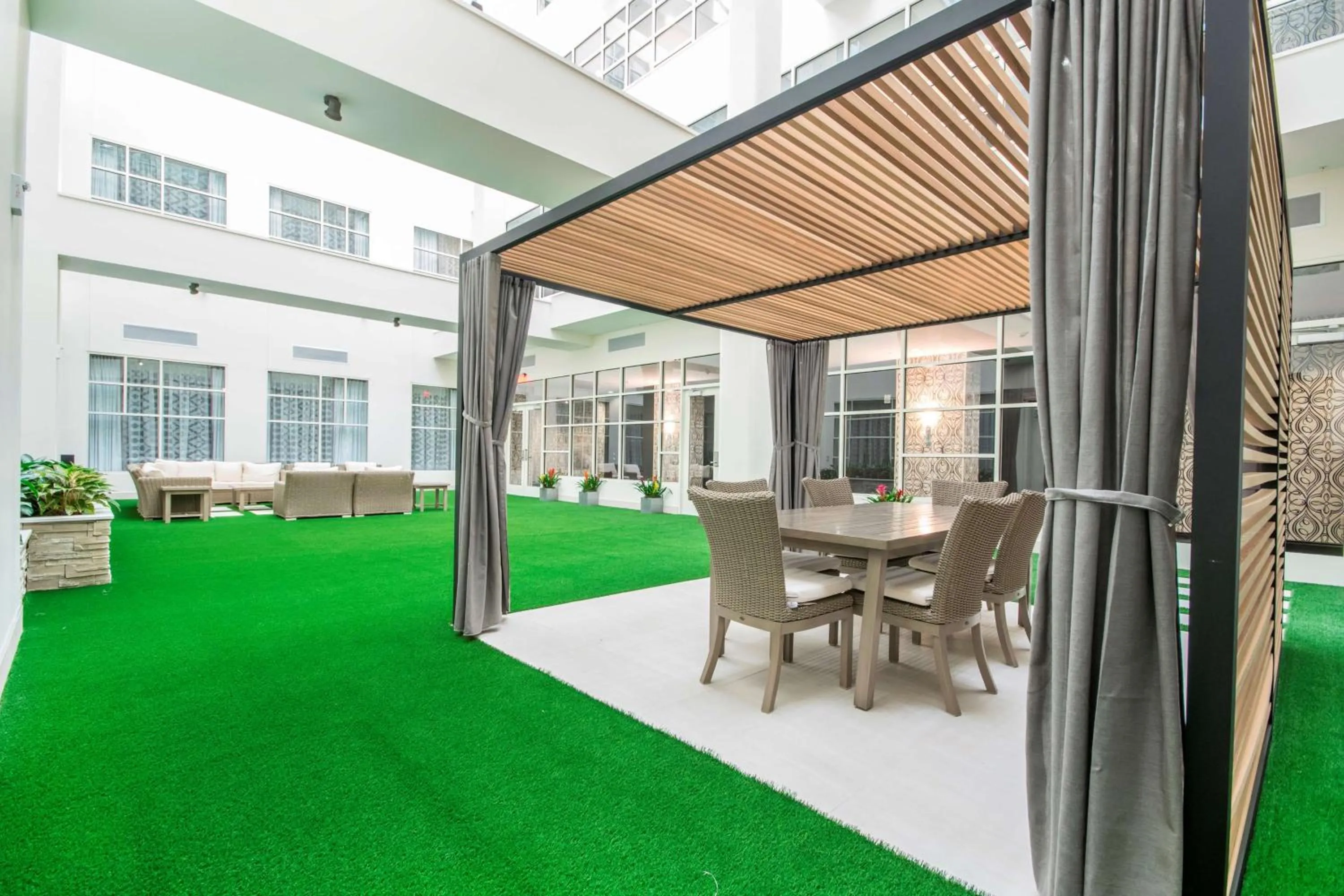 Property building in Embassy Suites Louisville Downtown