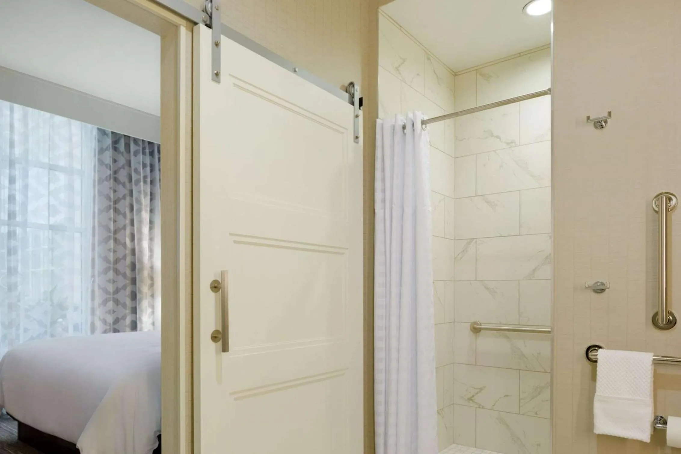 Bathroom in Embassy Suites Louisville Downtown