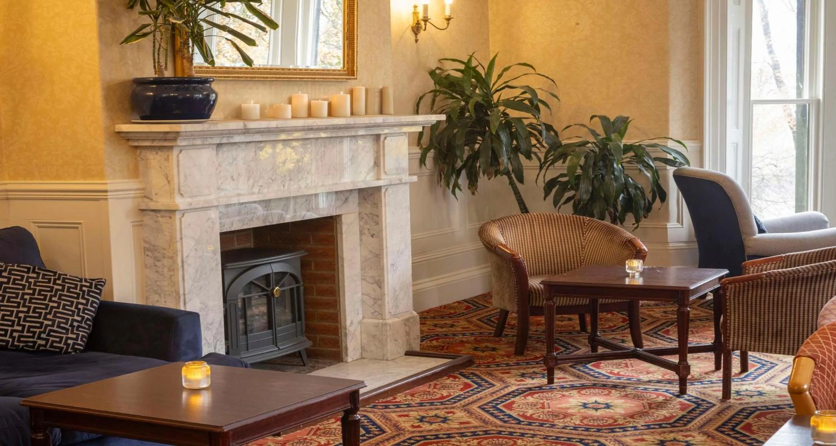 Restaurant/places to eat in B/W Plus Buxton Lee Wood Hotel