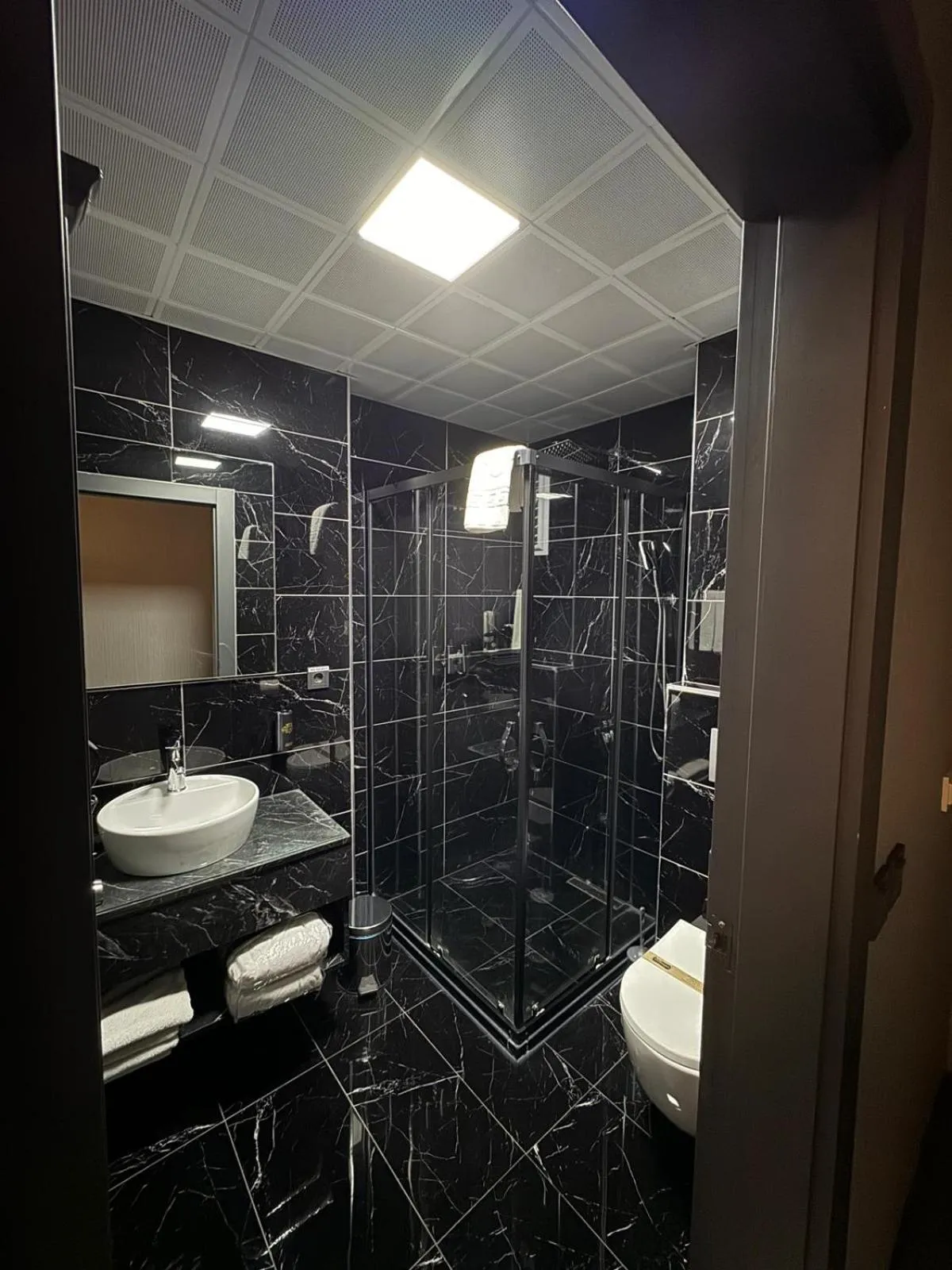 Shower in BÇ Ruby Hotel