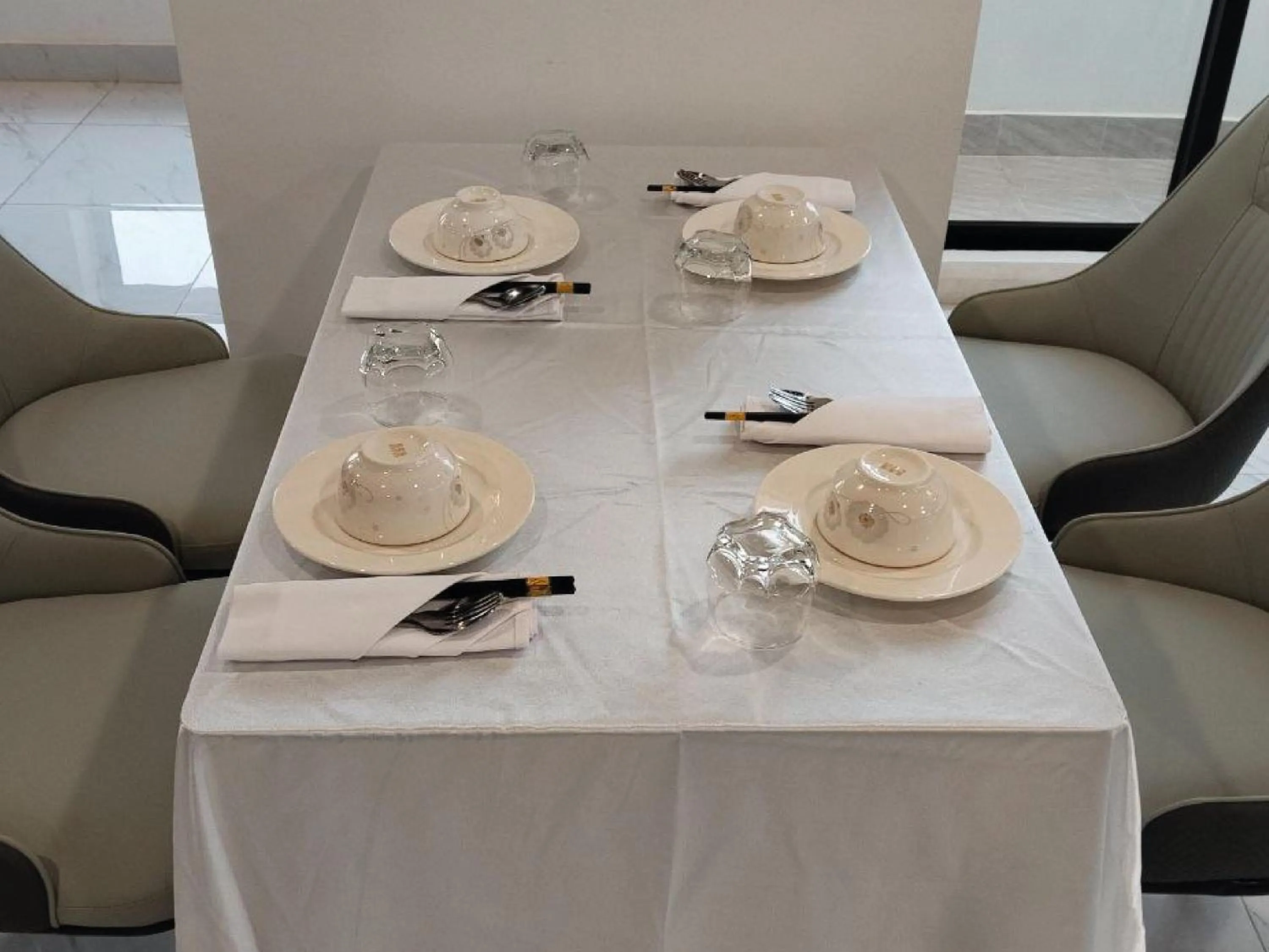 Restaurant/places to eat in TV-Tower 1