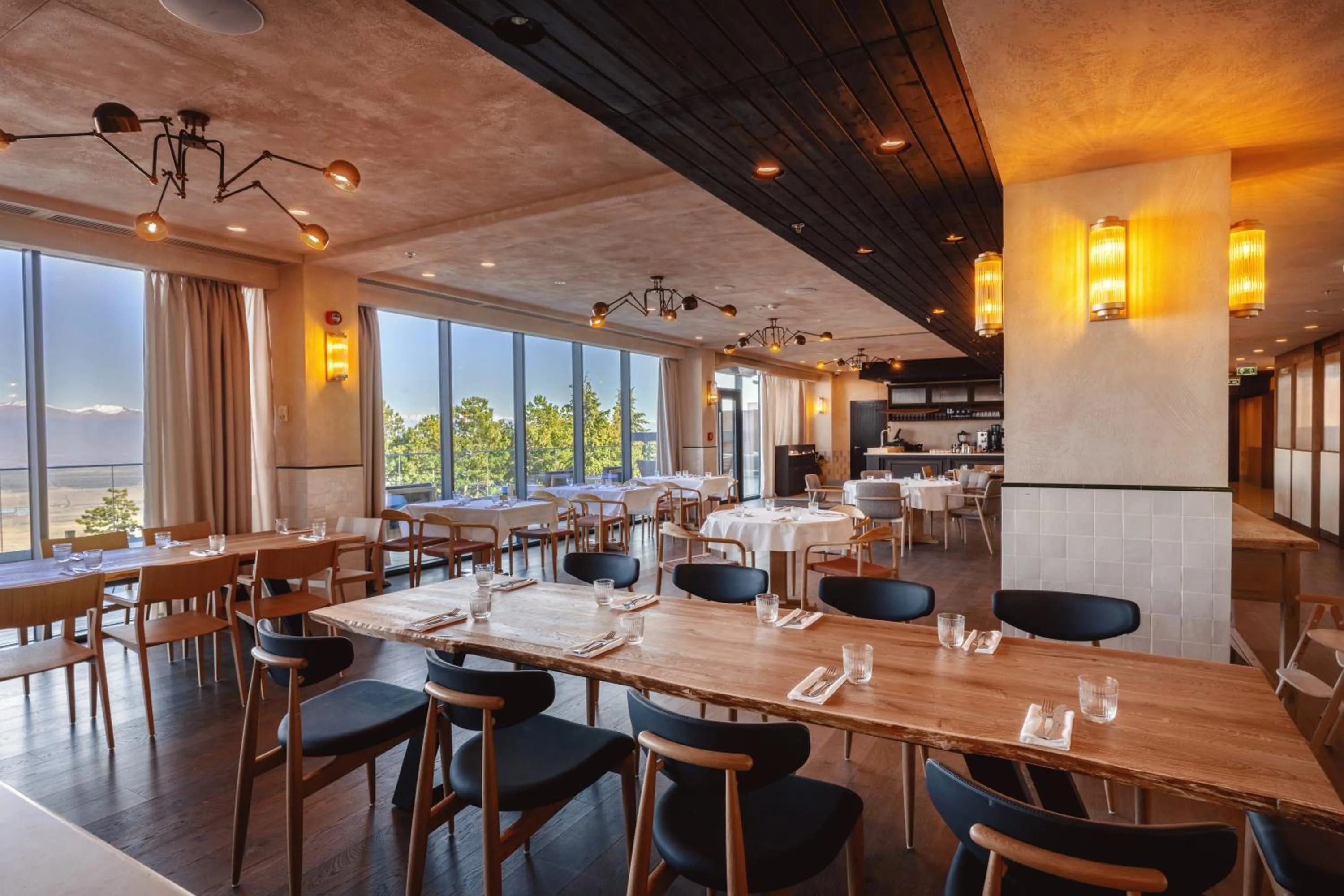 Restaurant/places to eat in BODBE Hotel