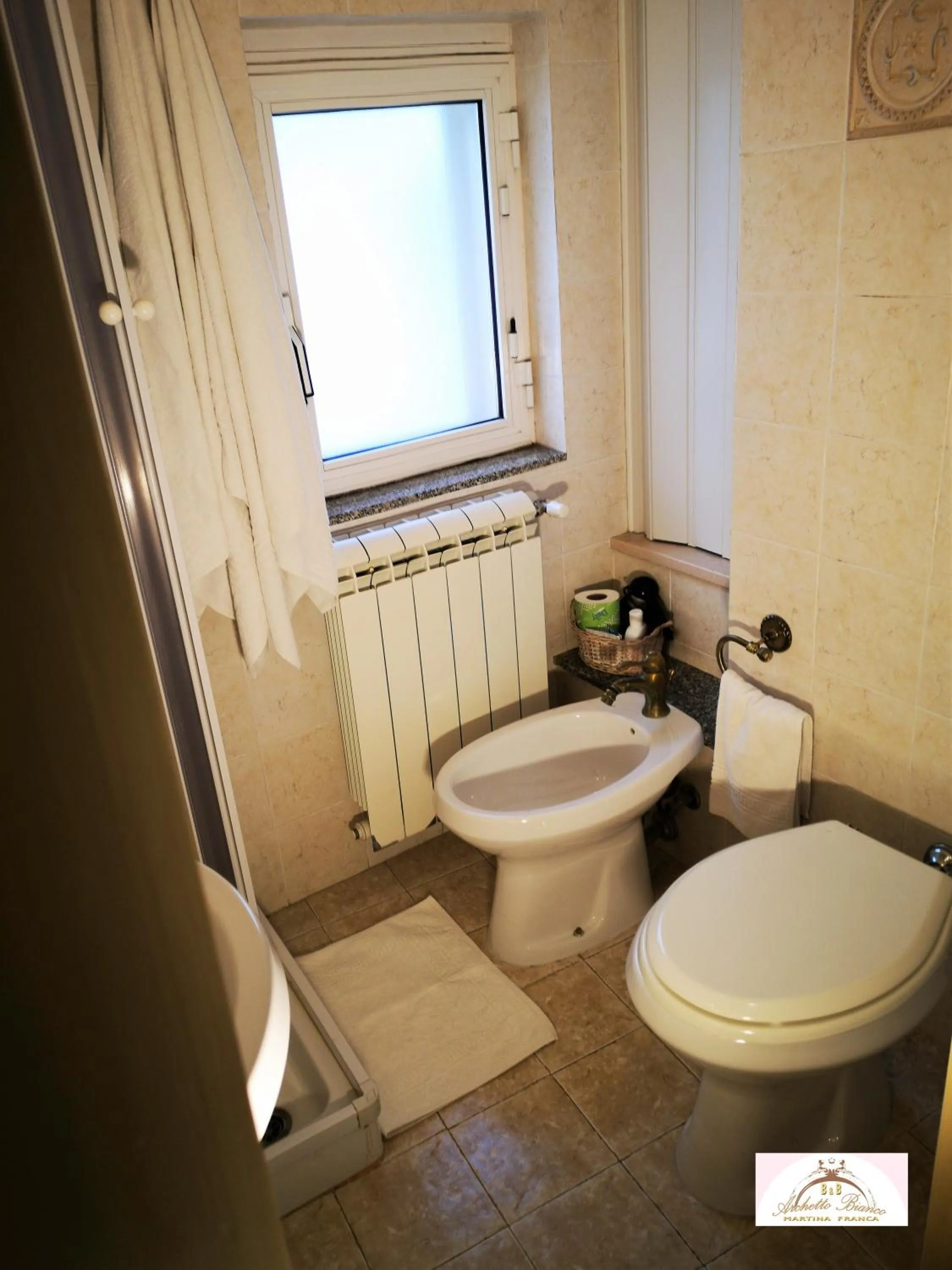 Bathroom in Archetto Bianco