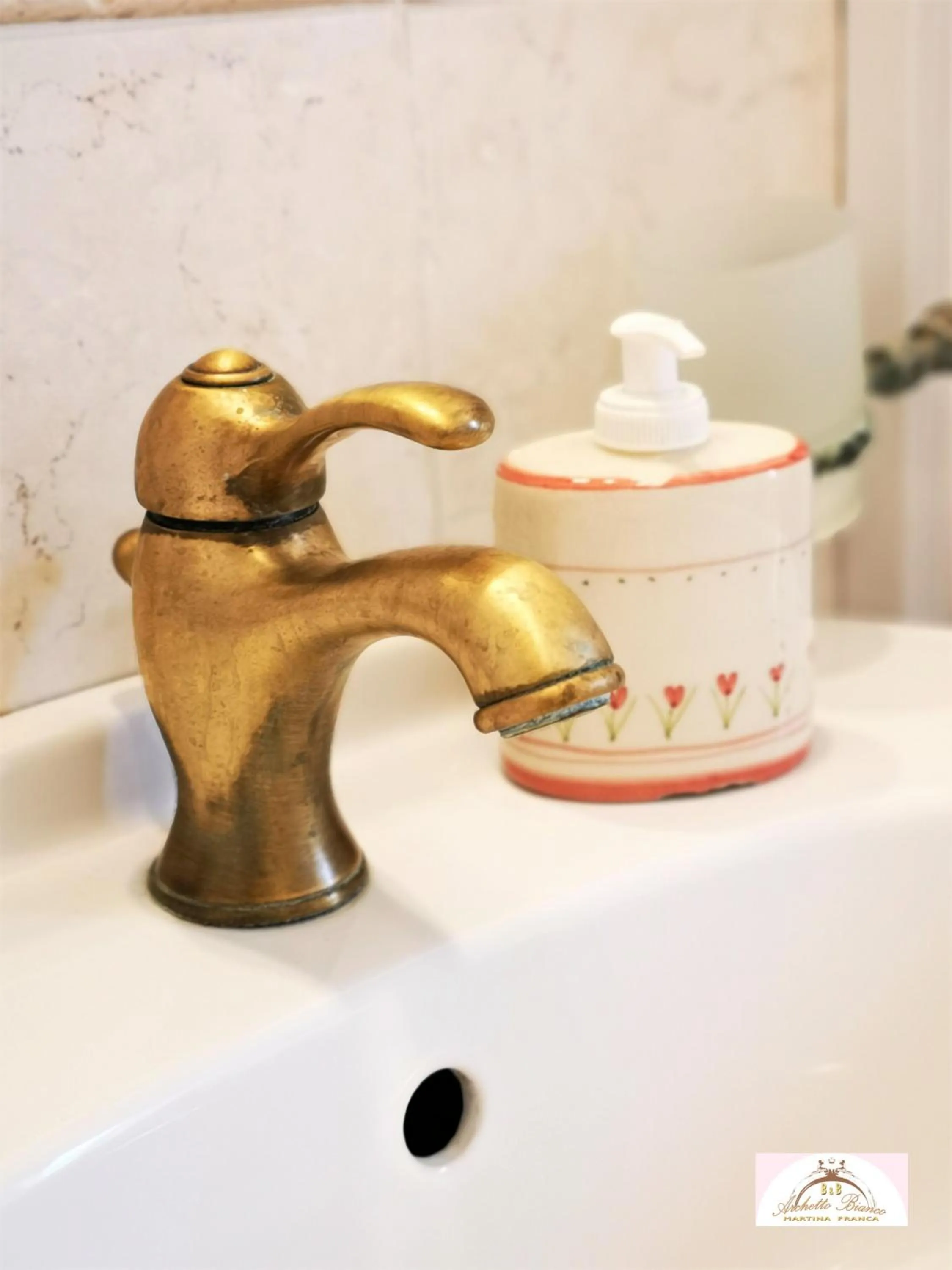Bathroom in Archetto Bianco