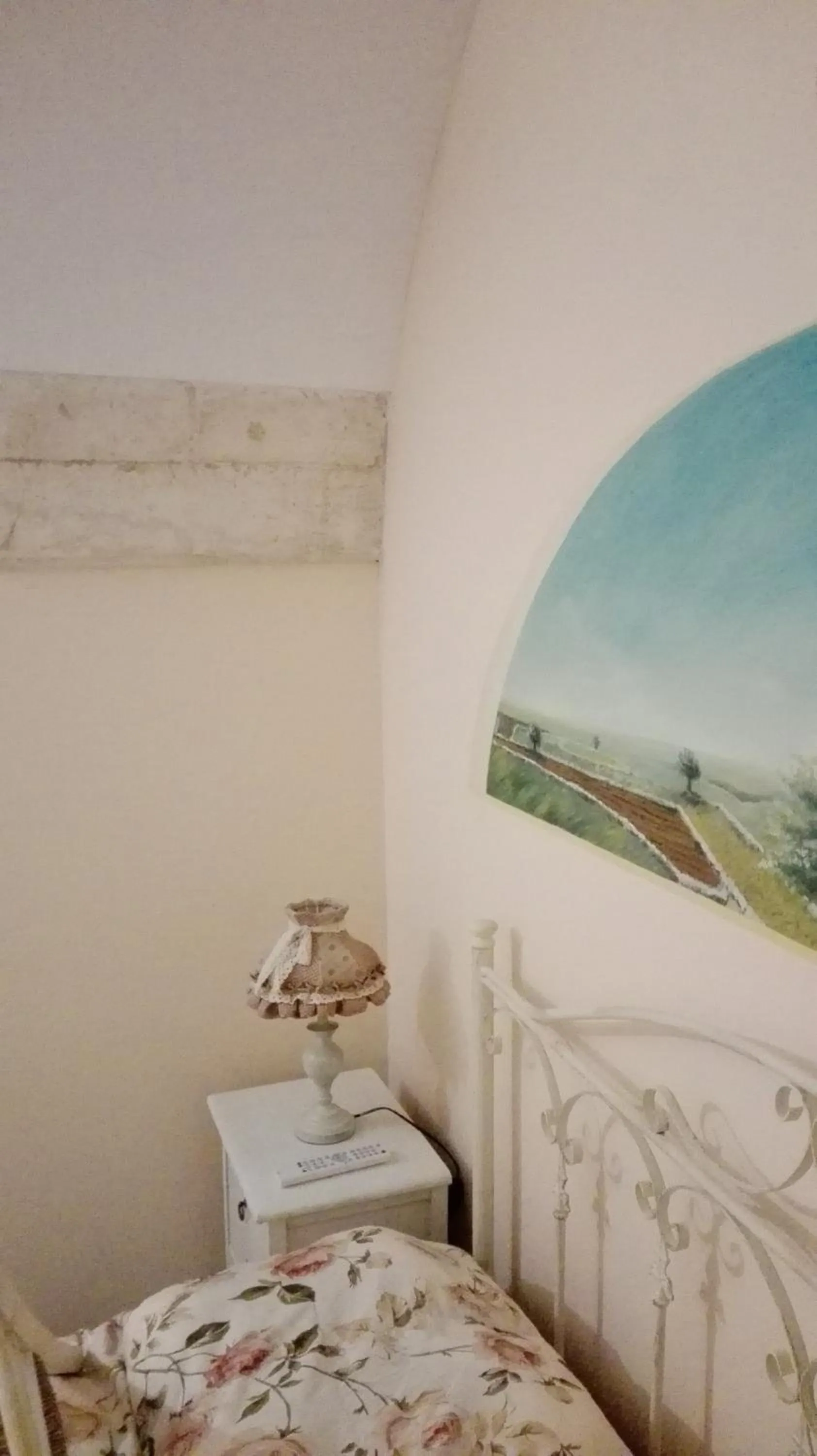 Decorative detail, Bed in Archetto Bianco