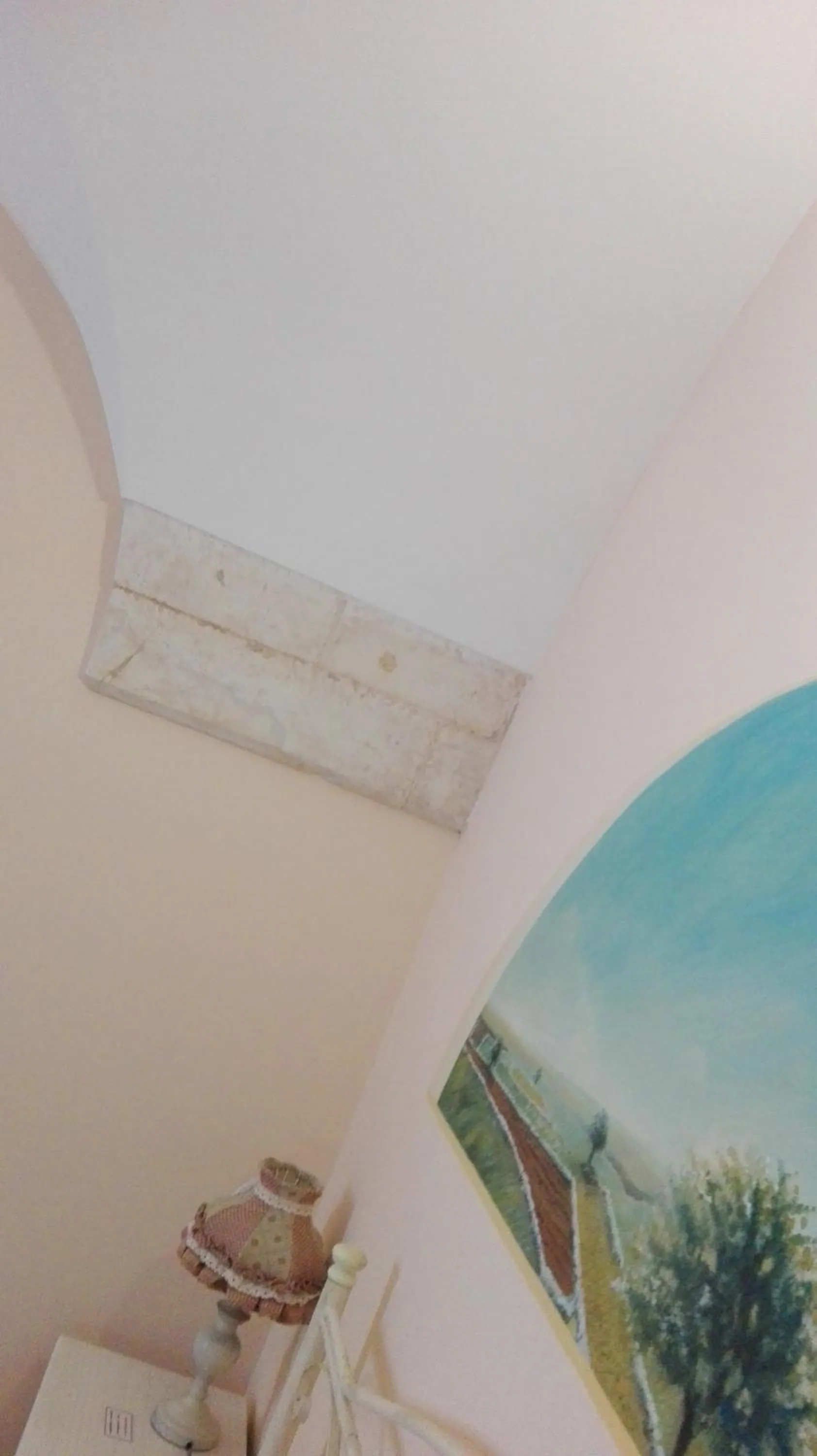 Decorative detail in Archetto Bianco