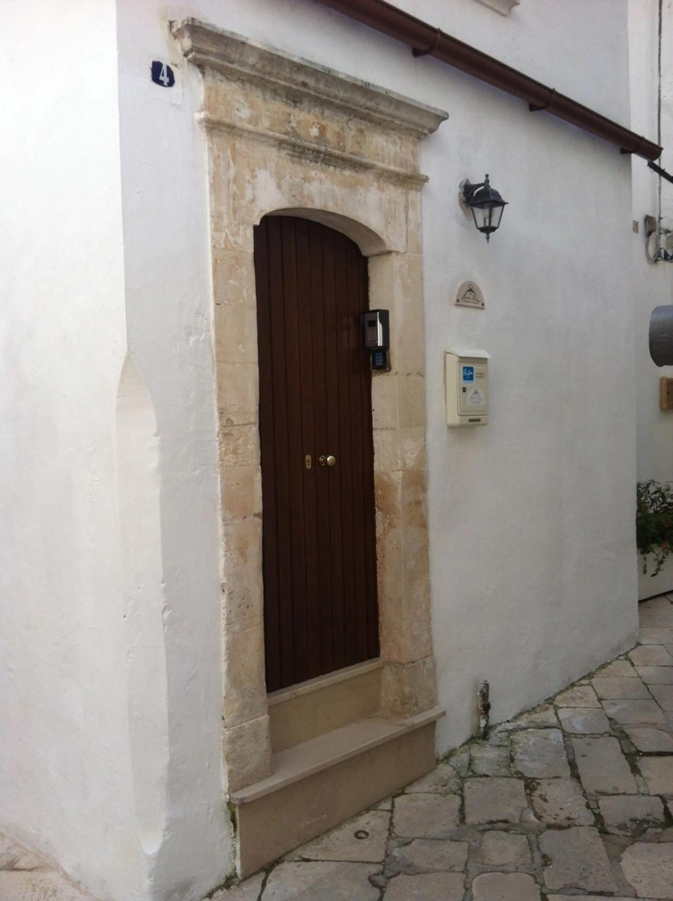 Facade/entrance in Archetto Bianco