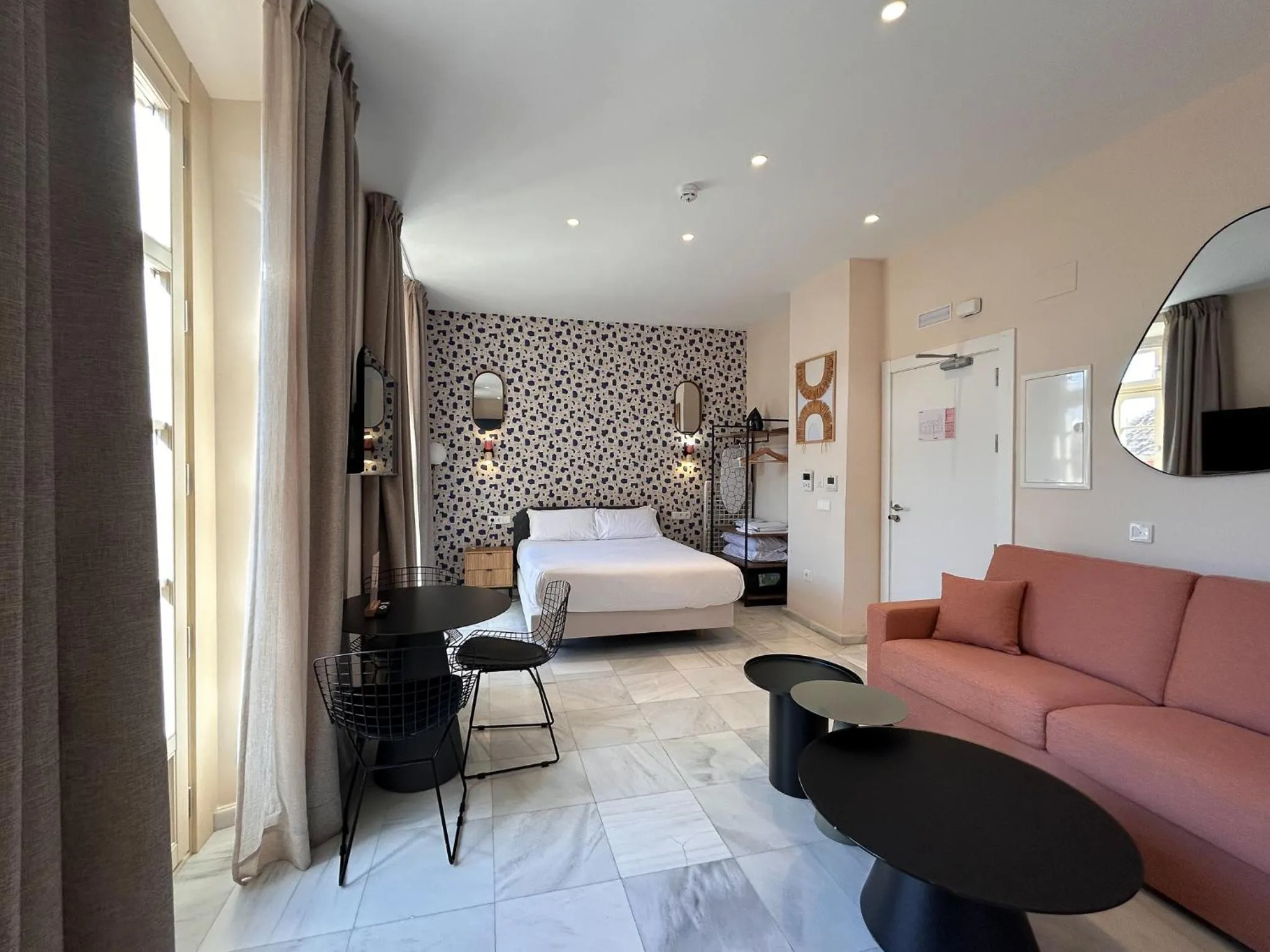 Photo of the whole room, Bed in Smartr Malaga Centro