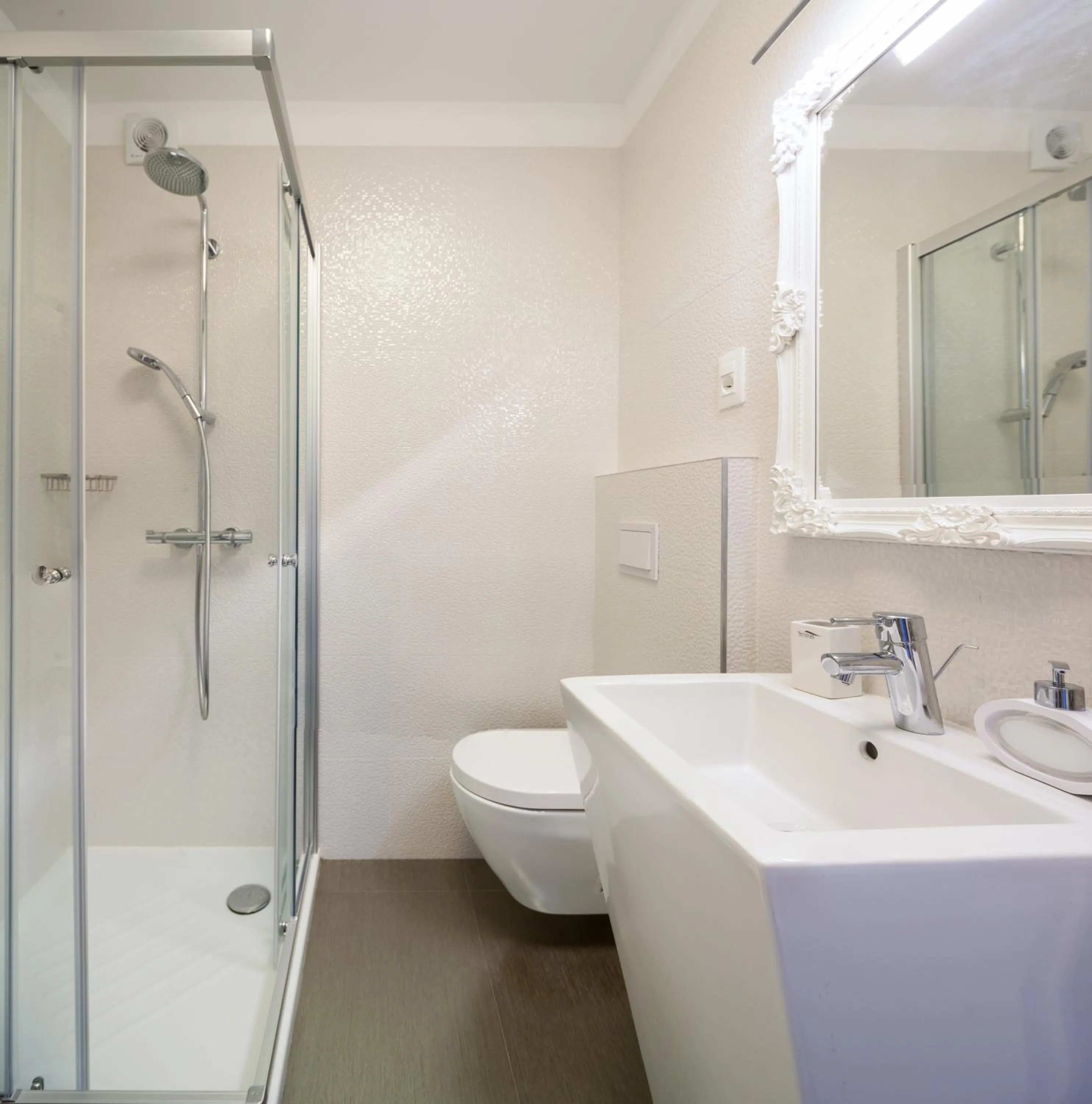 Shower in Apartment Sandra