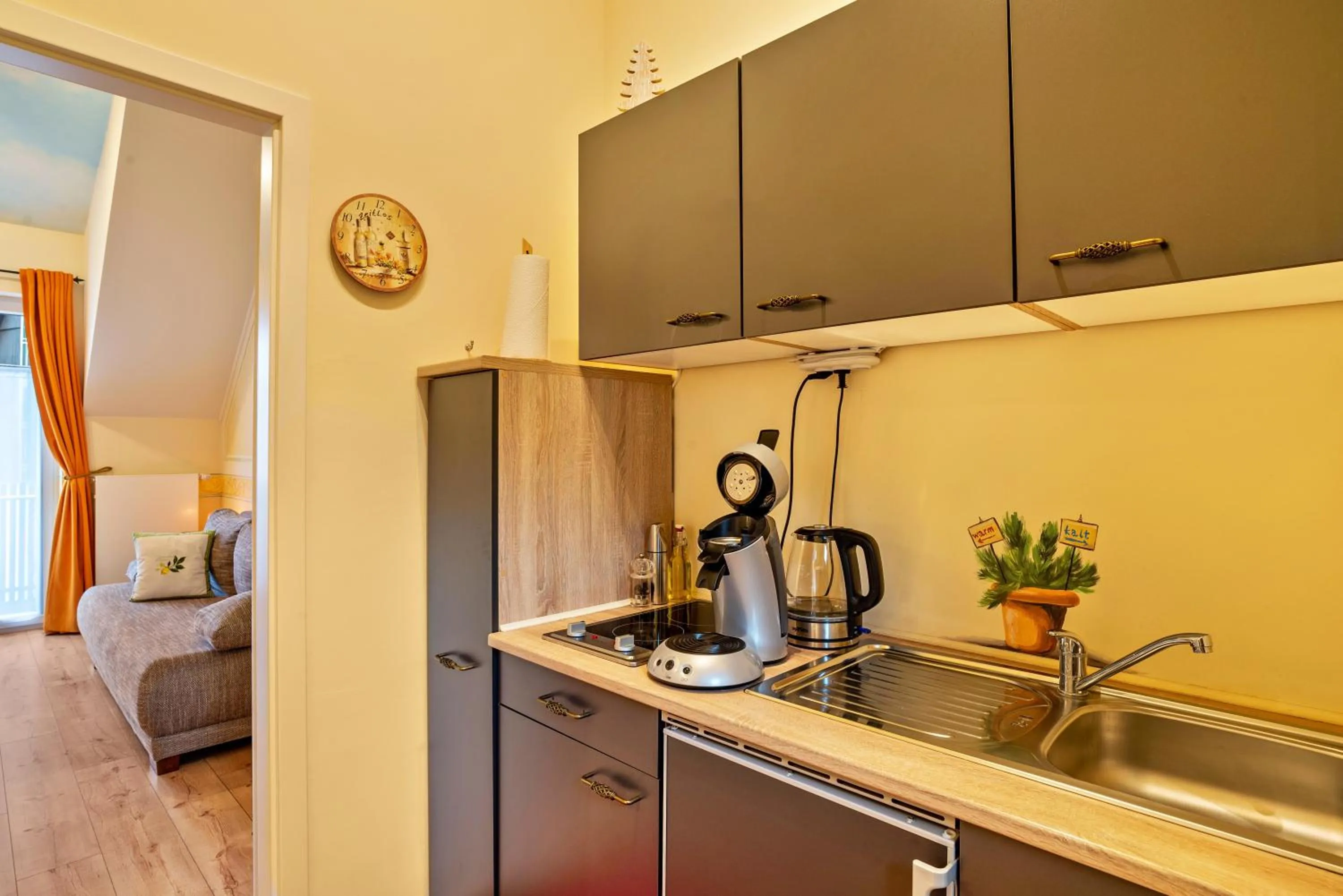 Coffee/tea facilities in SCHUSTERjunge Aparthotel