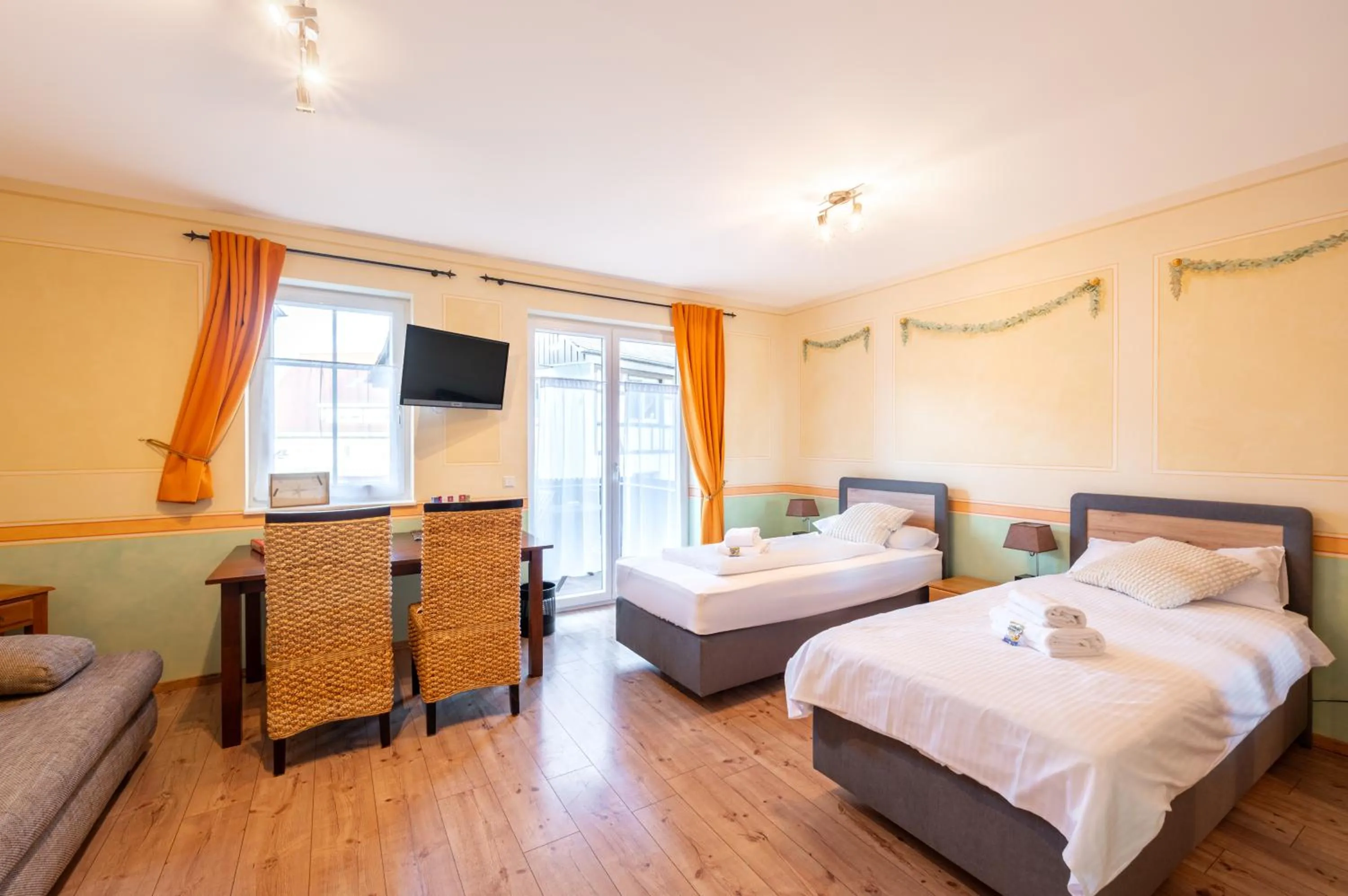 Bed in SCHUSTERjunge Aparthotel I Zentral I Studio Apartments I Küche & Bad I Parkplatz