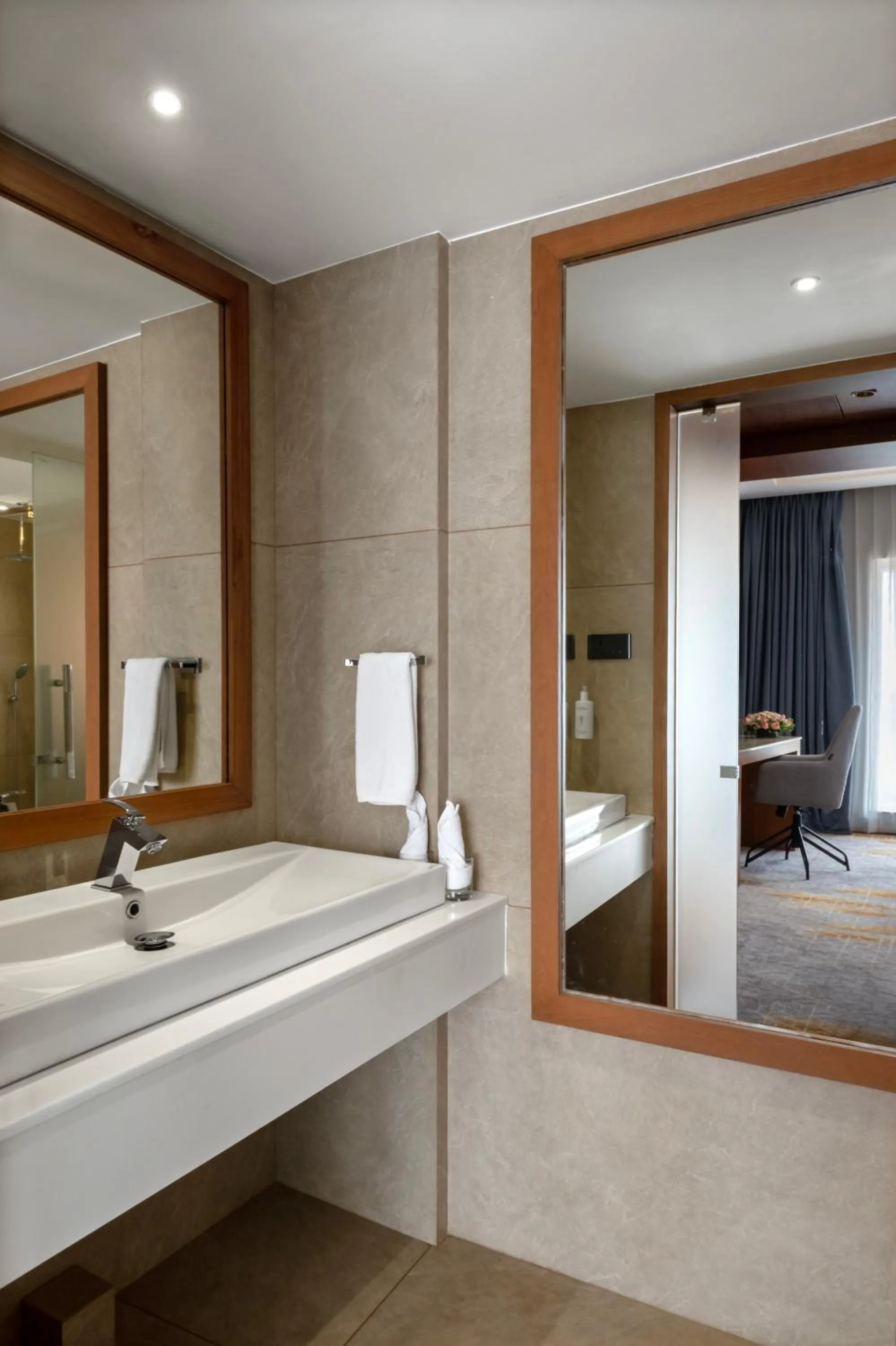 Bedroom, Bed in TIARA by MPS