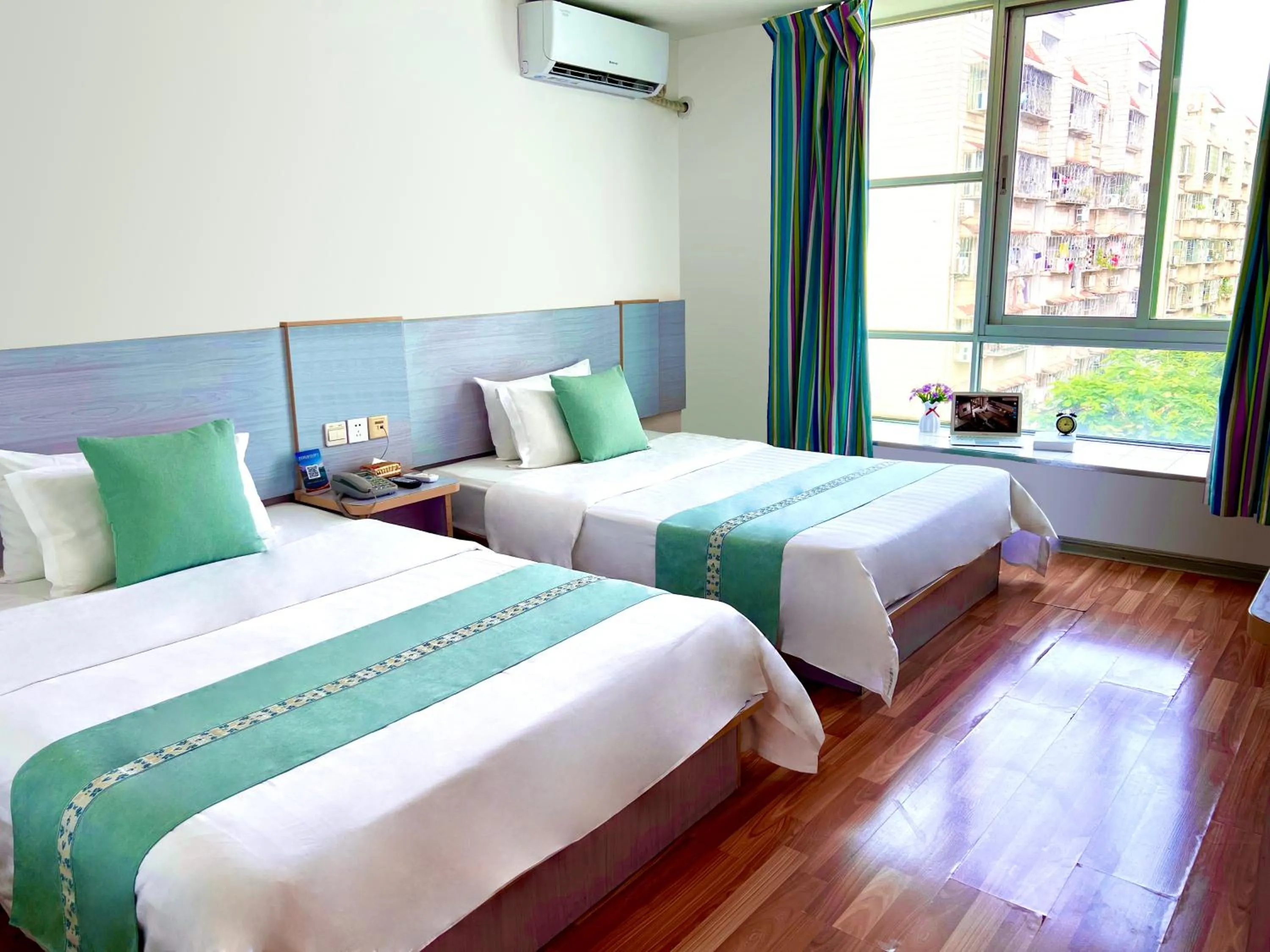 Photo of the whole room in M Hotel Xiamen Haicang Maqing Road Metro Station