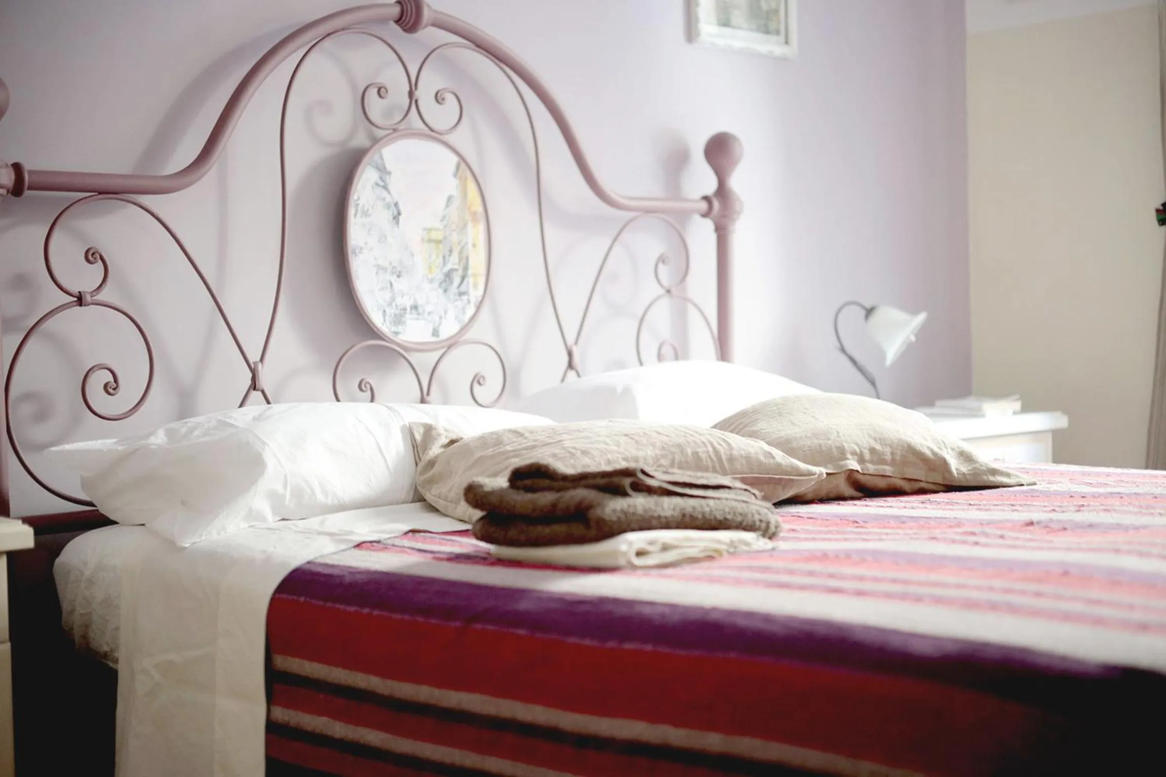 Decorative detail, Bed in Trastevere Dream House