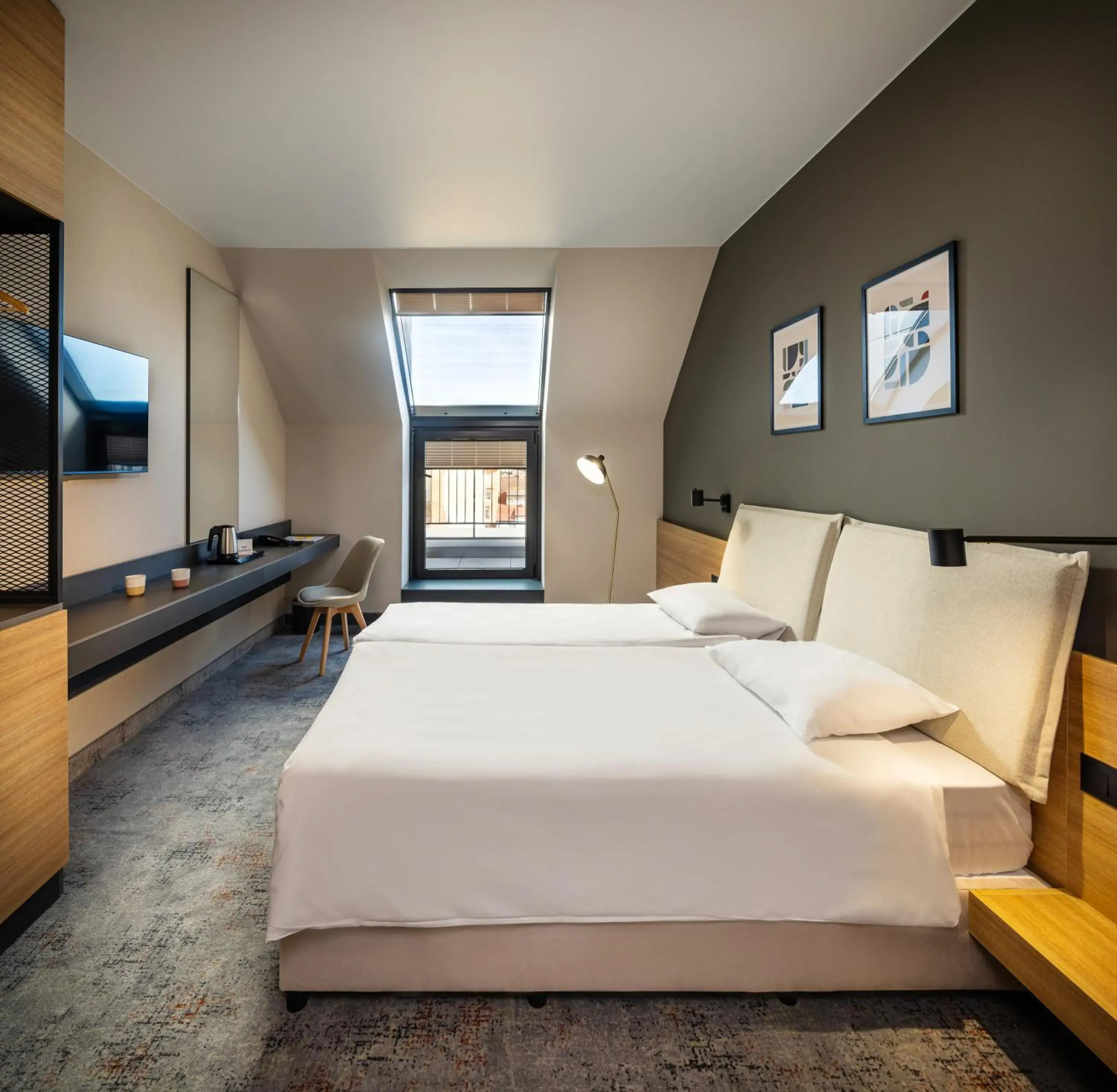 Deluxe Queen Room in B1 Downtown Hotel Deluxe Queen Room in B1 Downtown Hotel