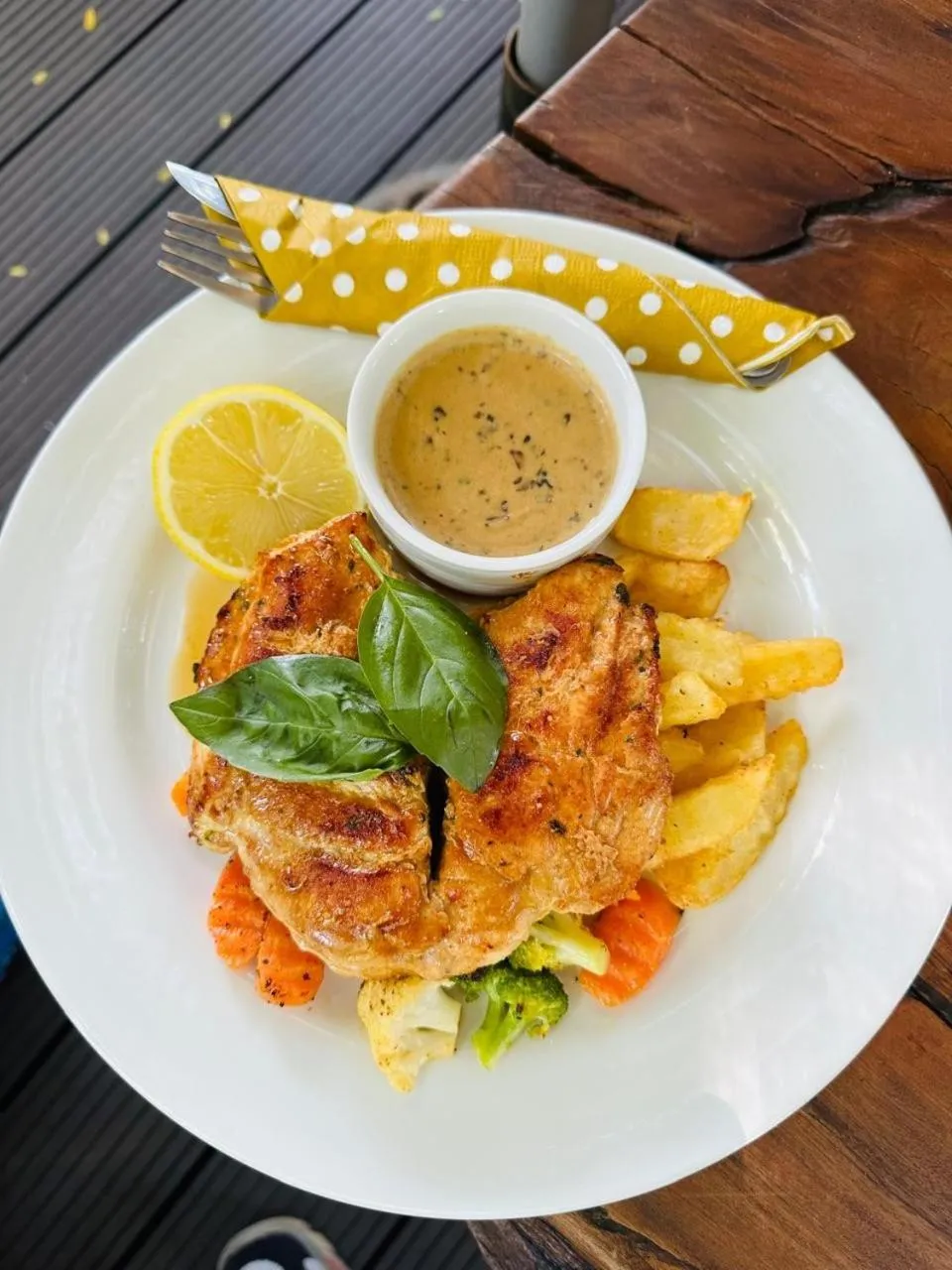 Restaurant/places to eat in Sand River Guest House