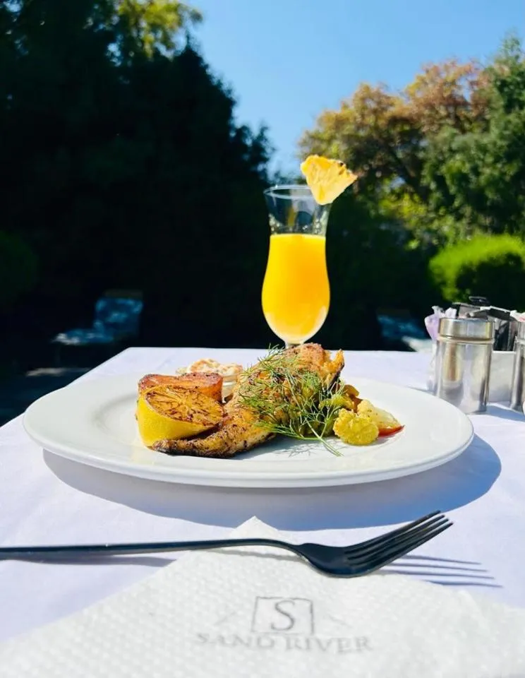 Restaurant/places to eat in Sand River Guest House