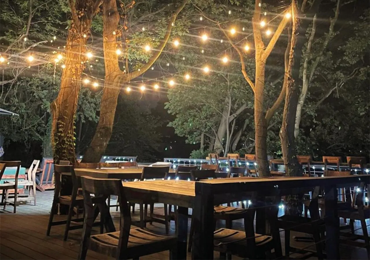 Restaurant/places to eat in Sand River Guest House