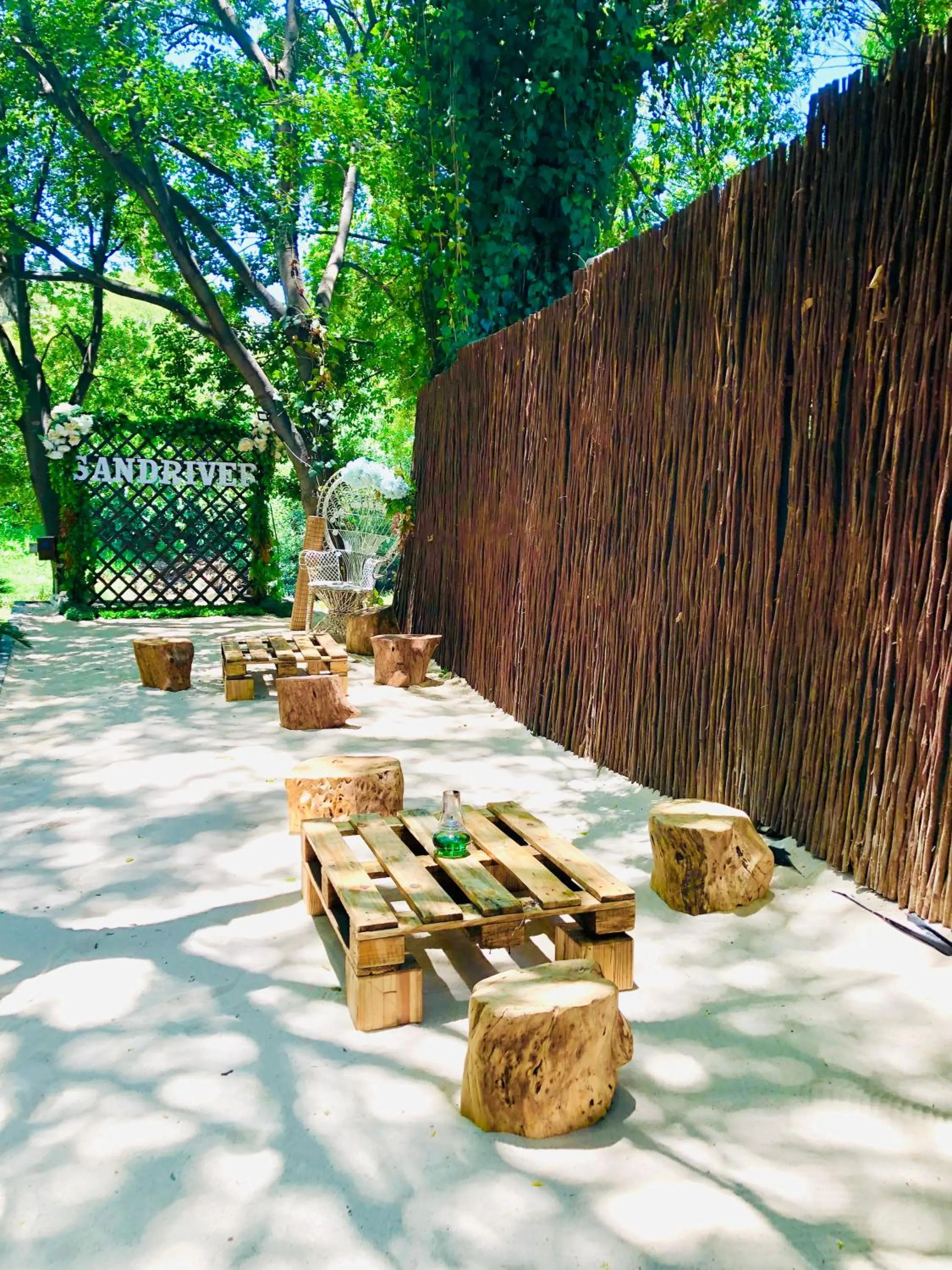 Restaurant/places to eat in Sand River Guest House