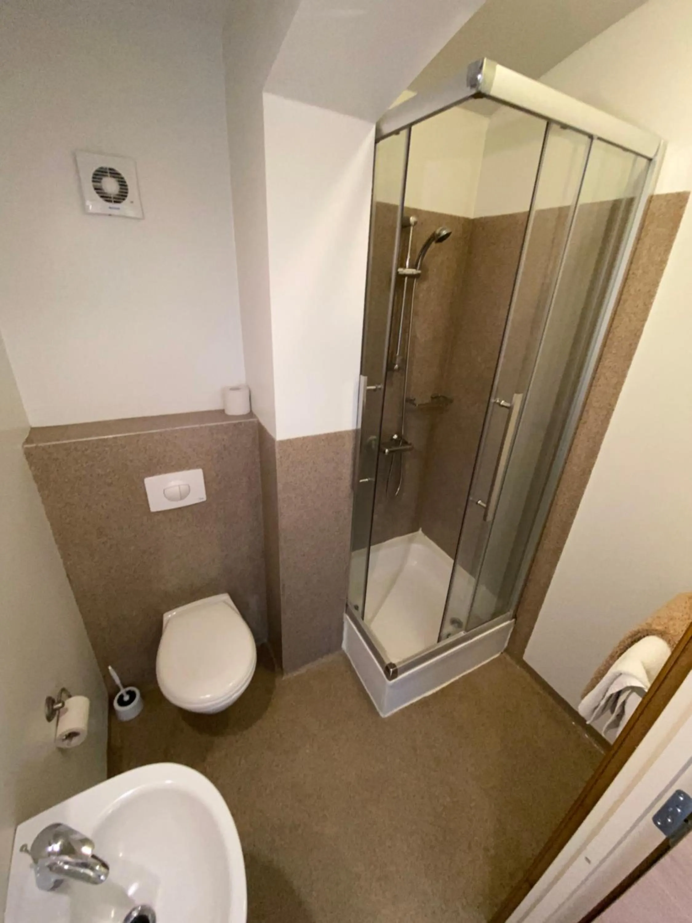 Shower in Hörgsland Guesthouse