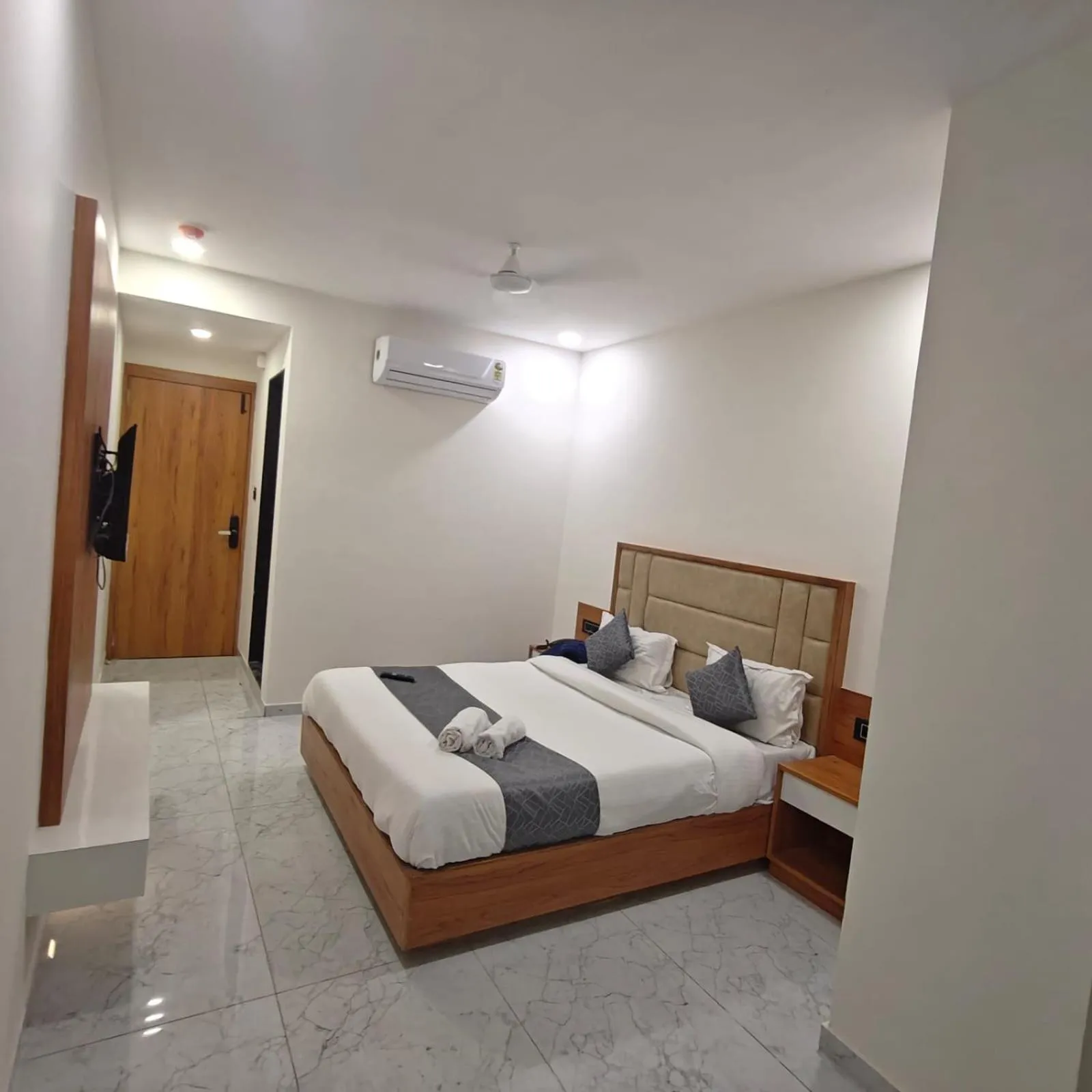 Photo of the whole room, Bed in Hotelmaple tree