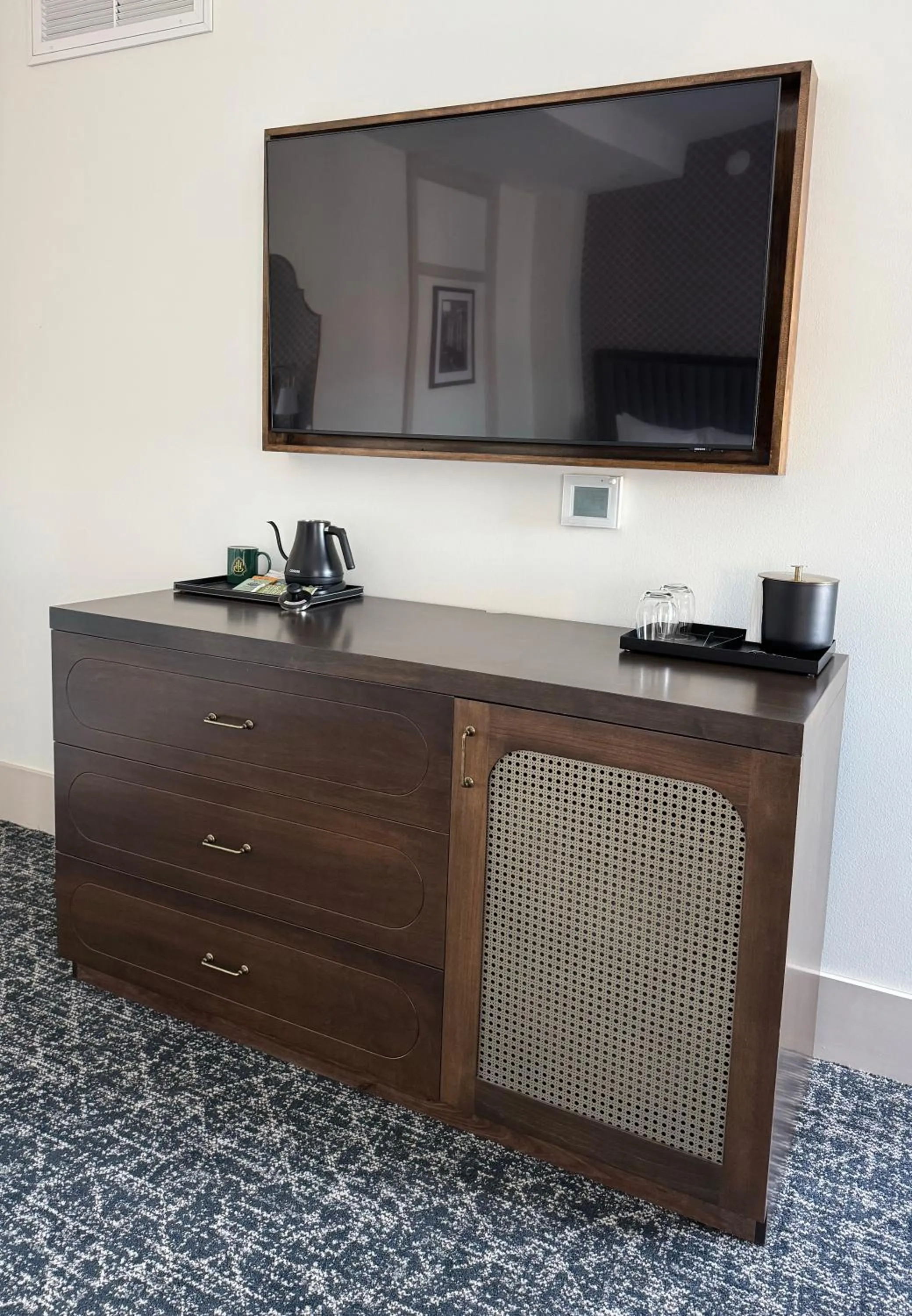 TV and multimedia in Hotel Petersburg, Tapestry Collection By Hilton